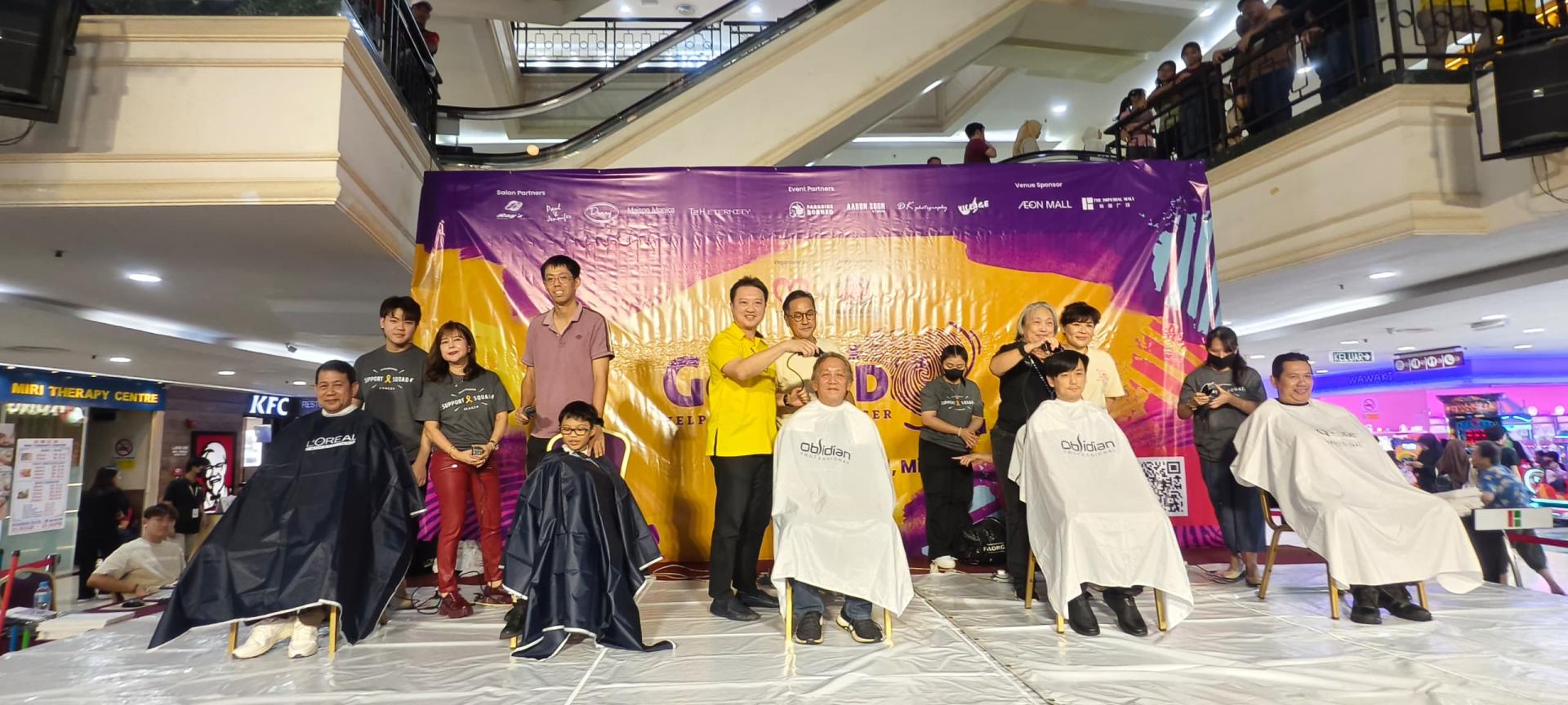 美里站Go Bald慈善活动第一组剃发勇士（从左至右）：Joseph、廖以诚、林锦发、许嘉文和多米尼克。