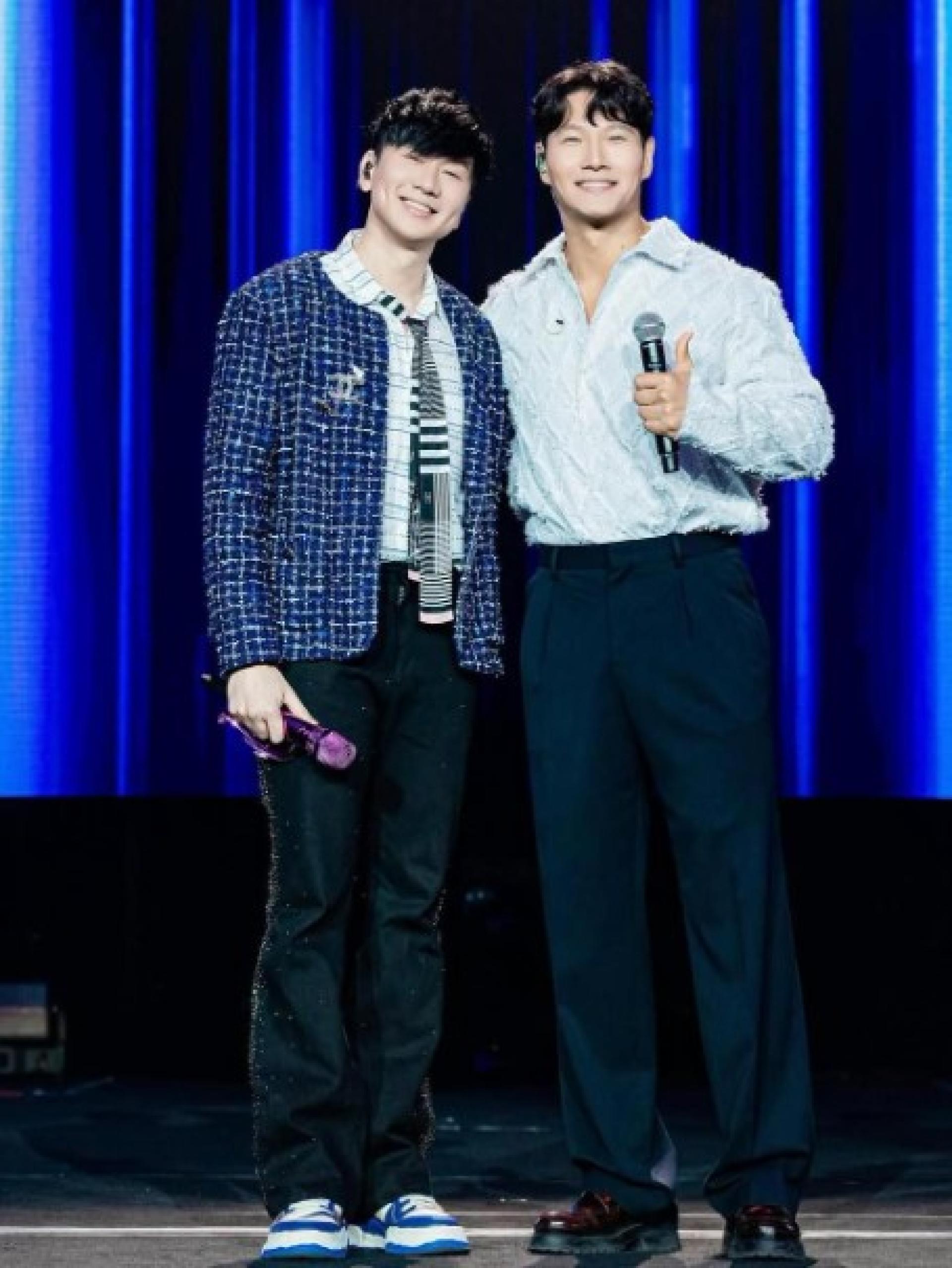 金钟国（右）担任林俊杰首尔演唱会第一晚的嘉宾。