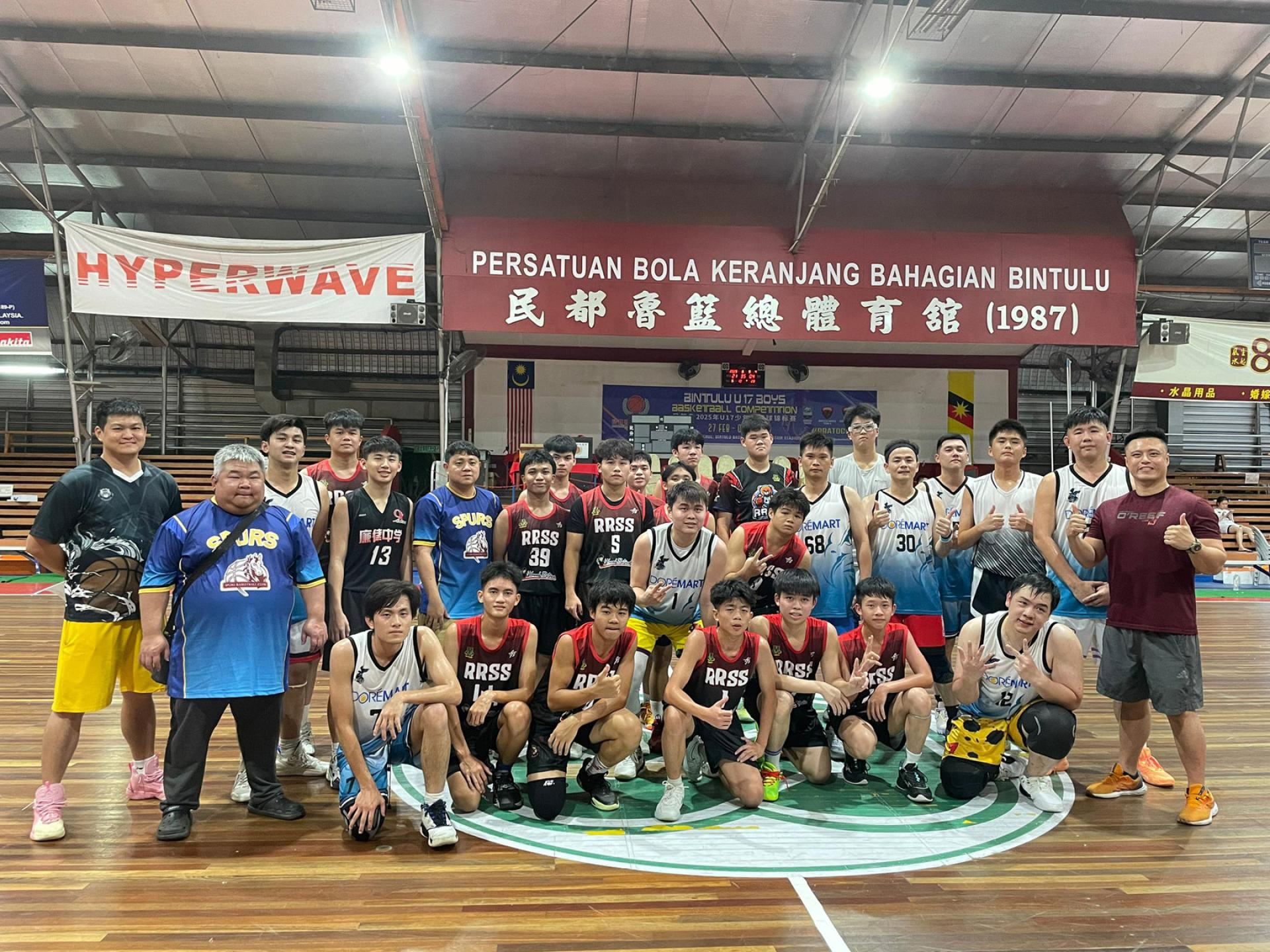 廉律中学与spurs篮球俱乐部合摄。