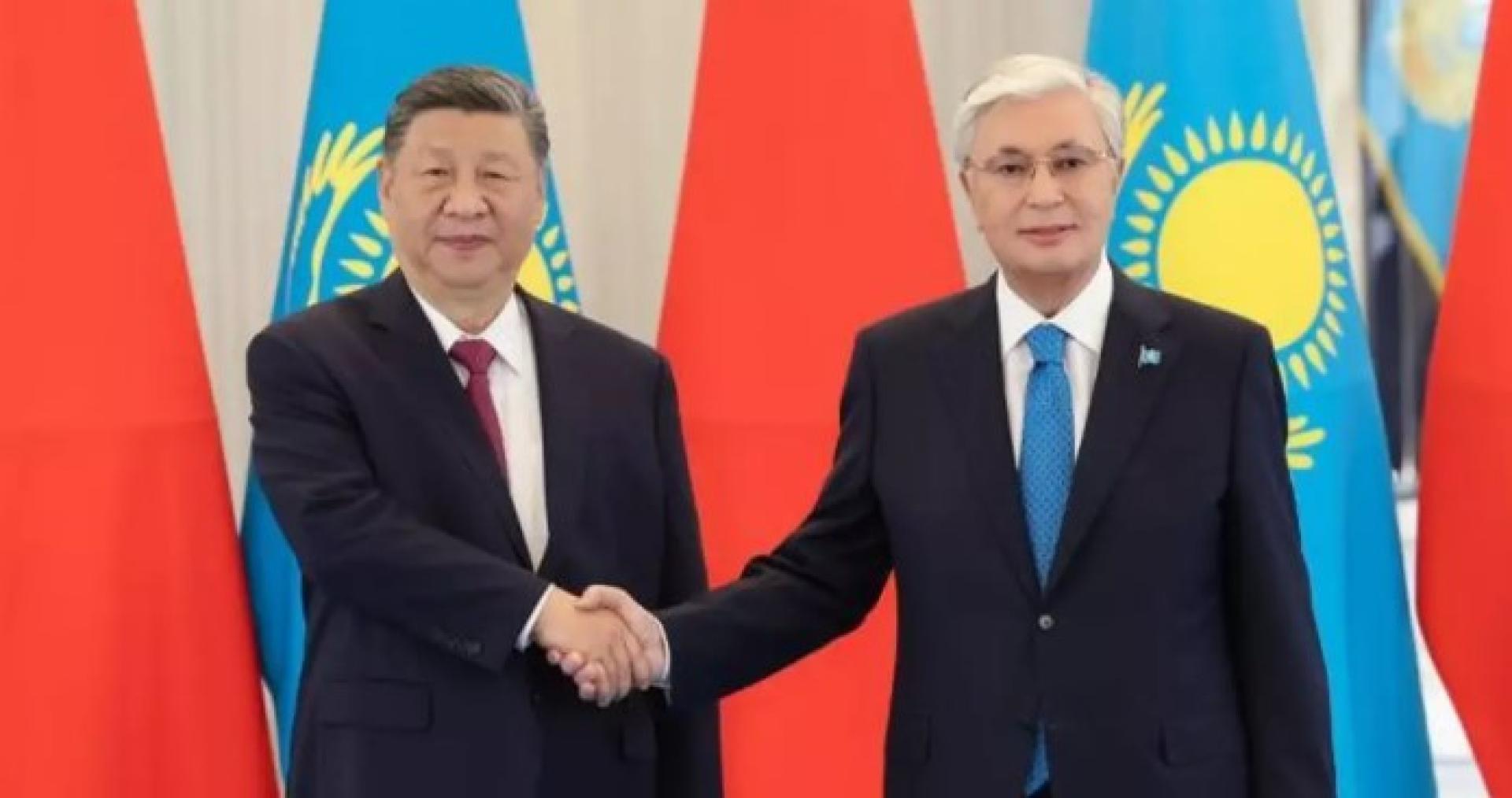 习近平到访哈萨克与总统托卡耶夫举行会谈。