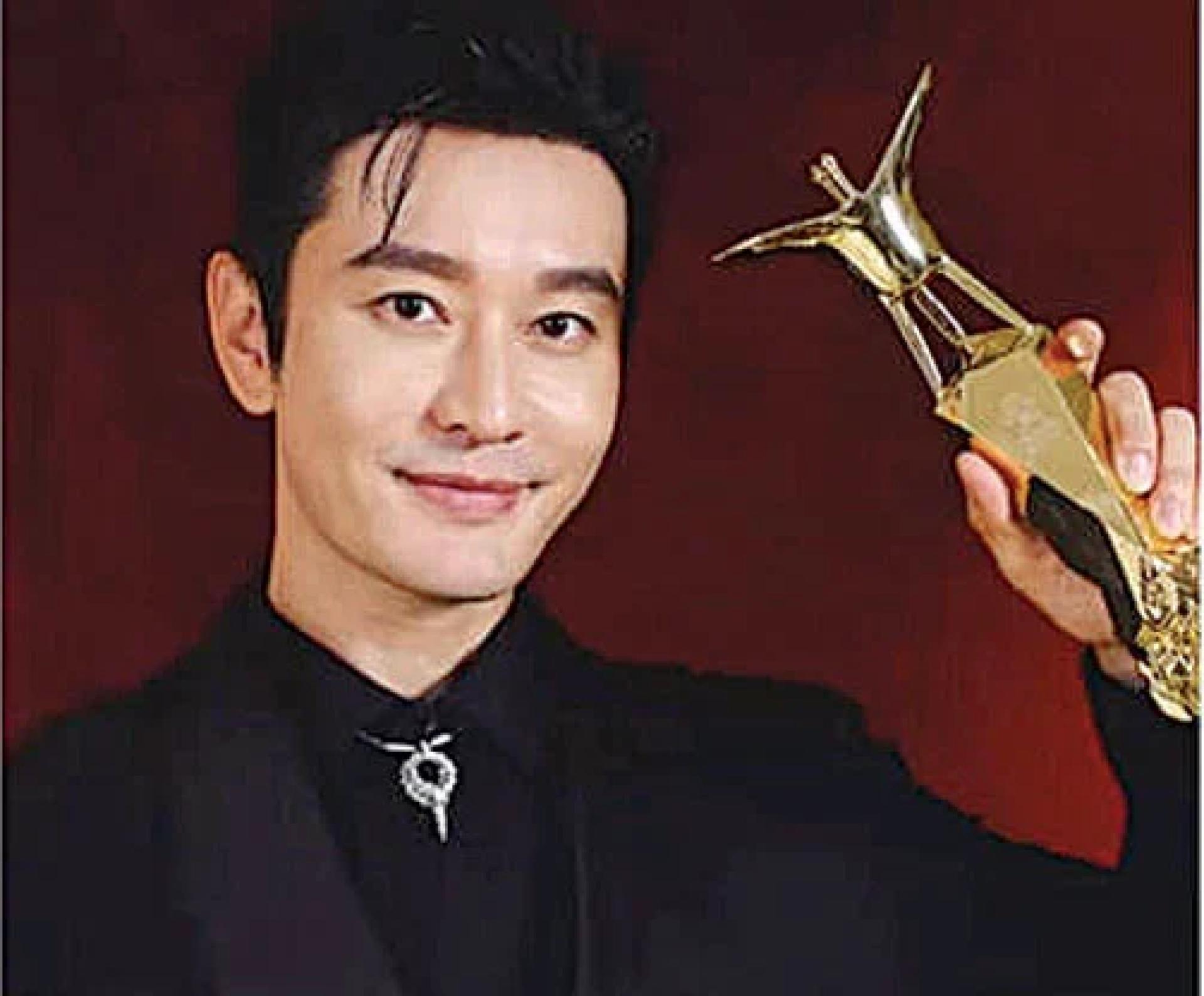 中国男星黄晓明报考上海戏剧学院博士班落榜。