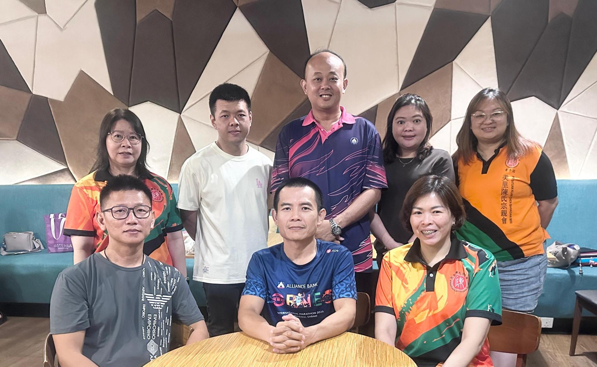 筹备会小组成员合影。