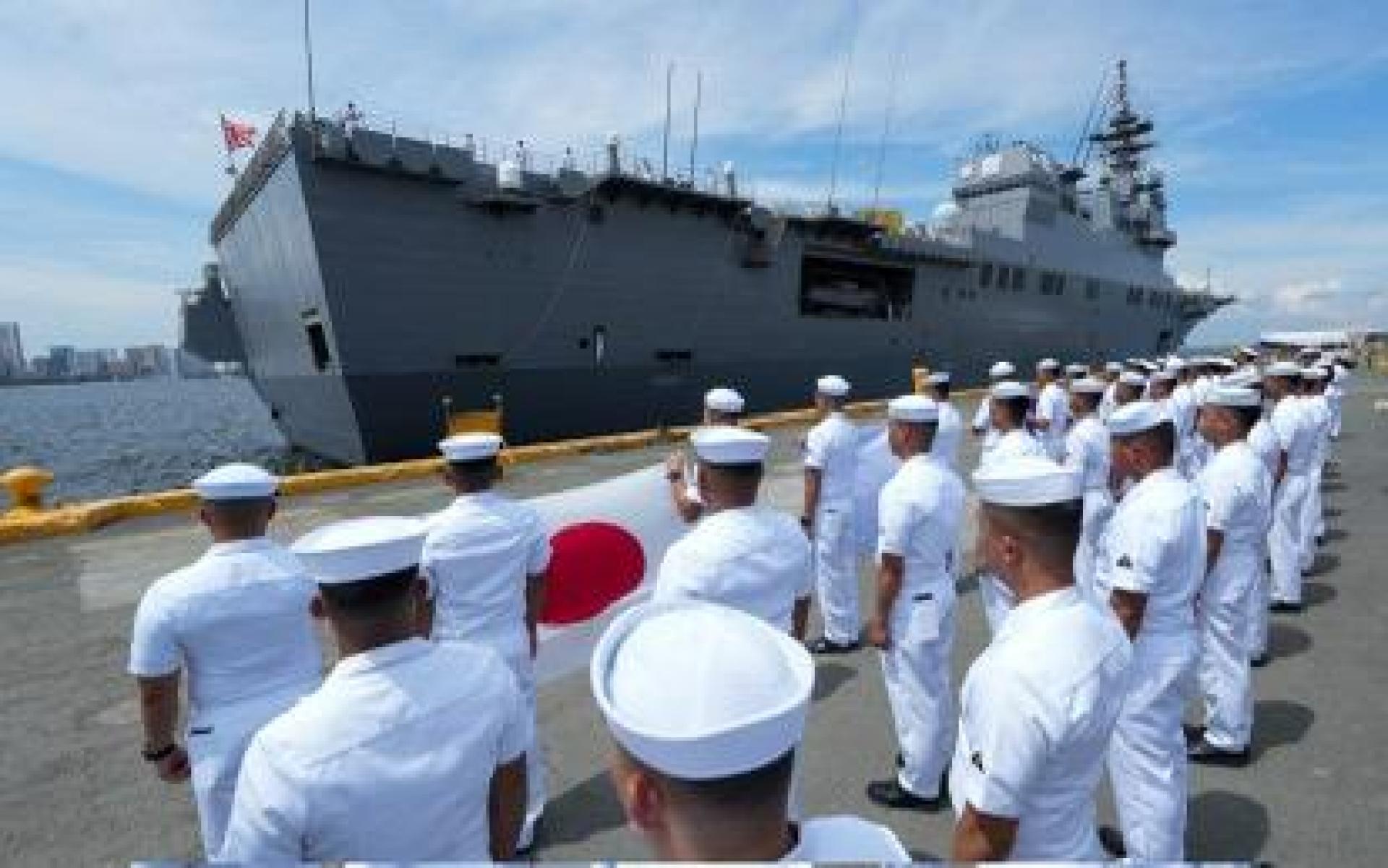日本海上自卫队“伊势号”直升机驱逐舰（隶属日向级）于周六抵达马尼拉南港第15号码头，受到热烈欢迎。“伊势号”与高波级驱逐舰“凉波号”此次访问是日本“2025年印度—太平洋部署”计划的一部分，旨在促进区域安全与合作。
