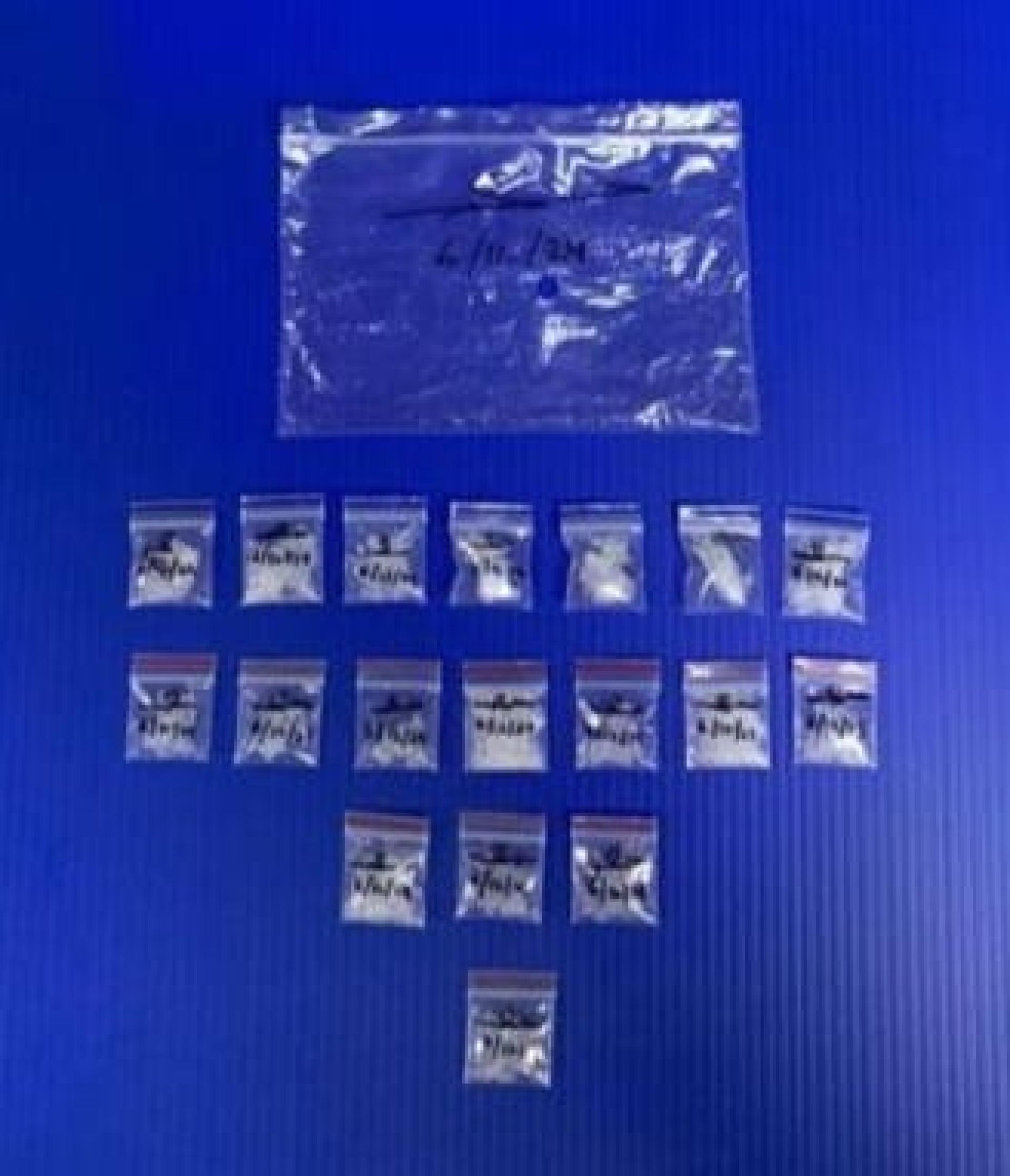 美里警方在罗东甘榜杜当一所住宅展开突击行动起获净重  8.3克，市值约830令吉毒品。