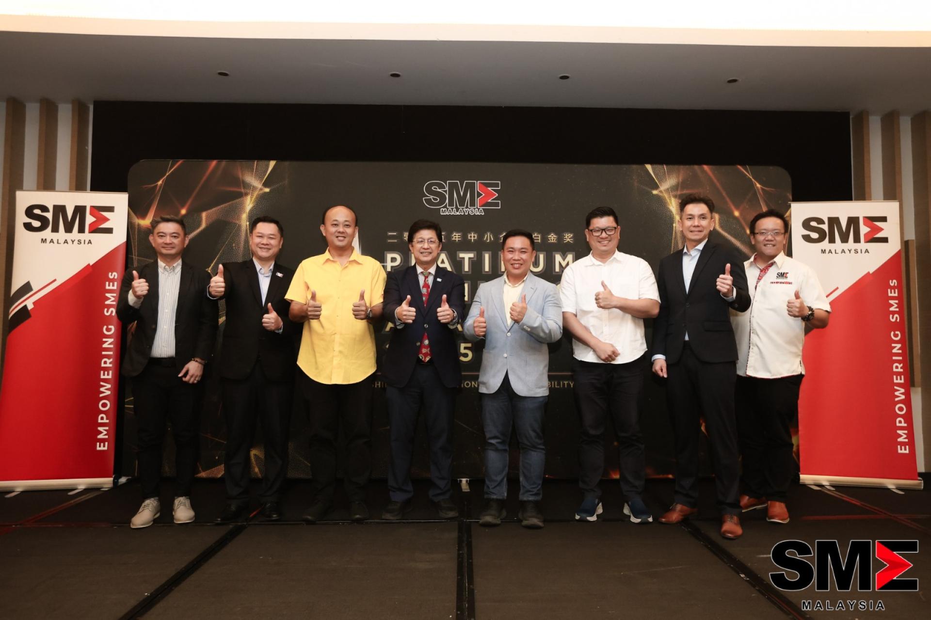2025 年白金企业奖巡演美里站圆满结束。左起为周若似、姚华锋、陈立任、 陈棋雄、窦家雄、范宏祥、王钟贤及魏华锋。