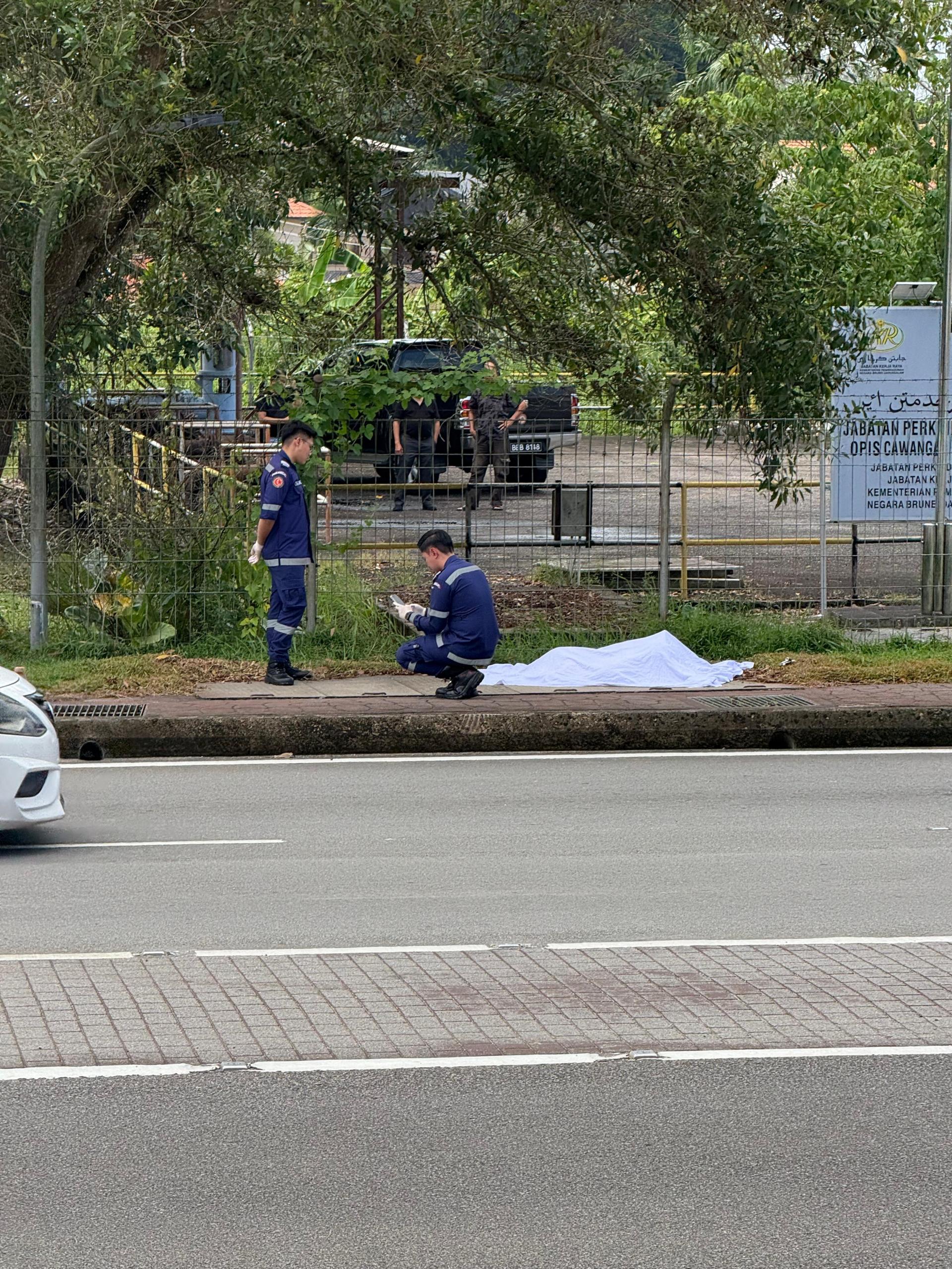 申邻隆村发现一名男子倒卧血泊（网传照片
