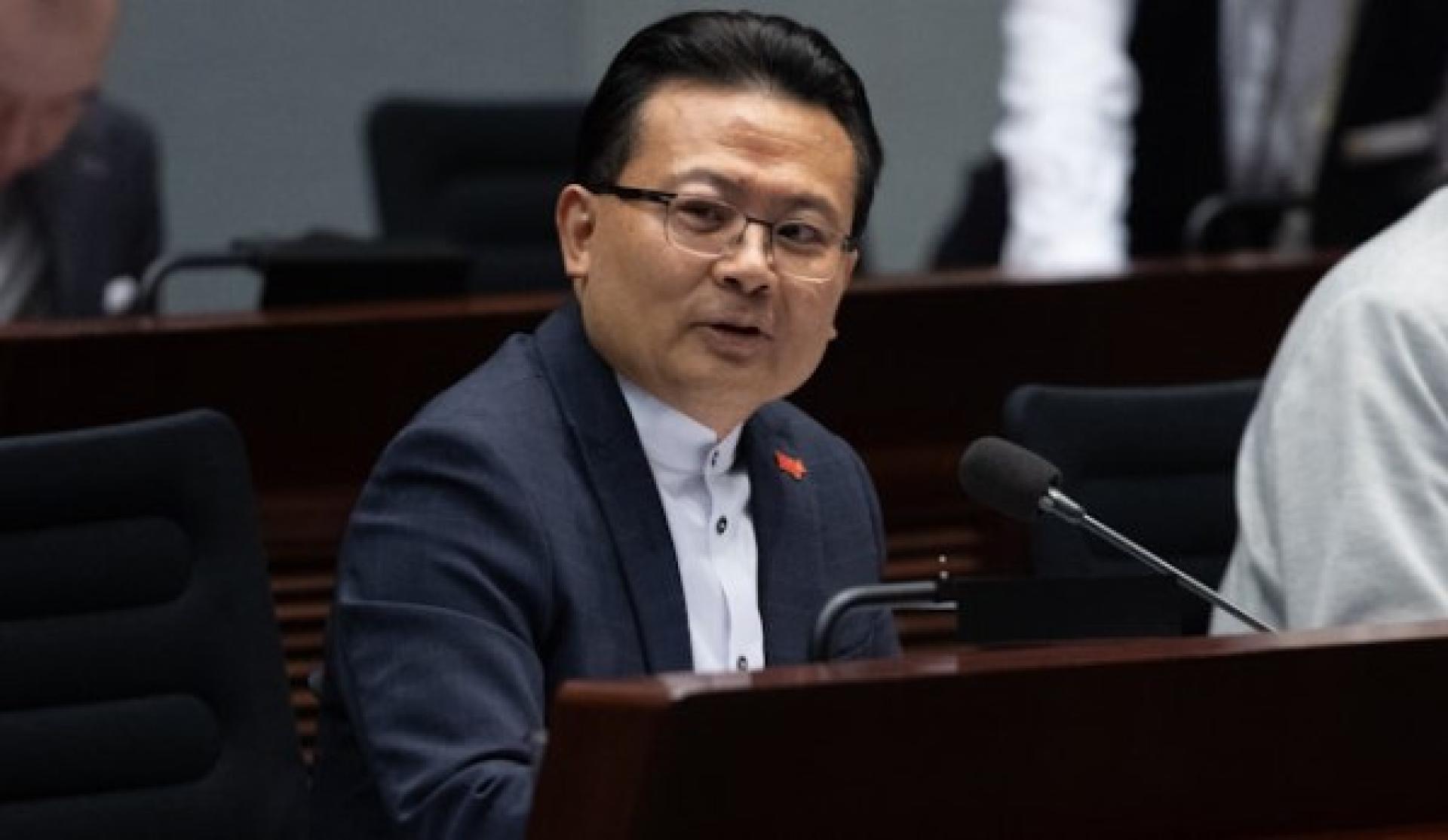 法案委员会主席、民建联立法会议员陈勇认为，修例的法律基础坚实，可以防范境外政治和非法干预，确保工会真正为香港本地劳工服务。