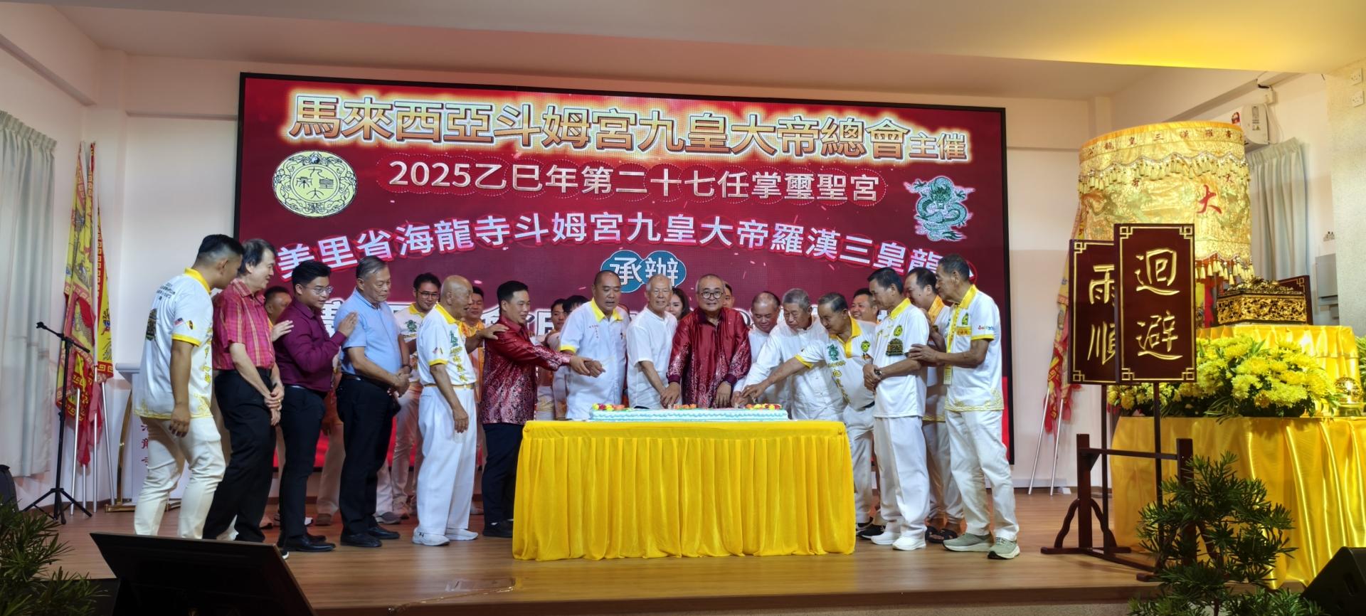 切海龙寺脉传138周年蛋糕。