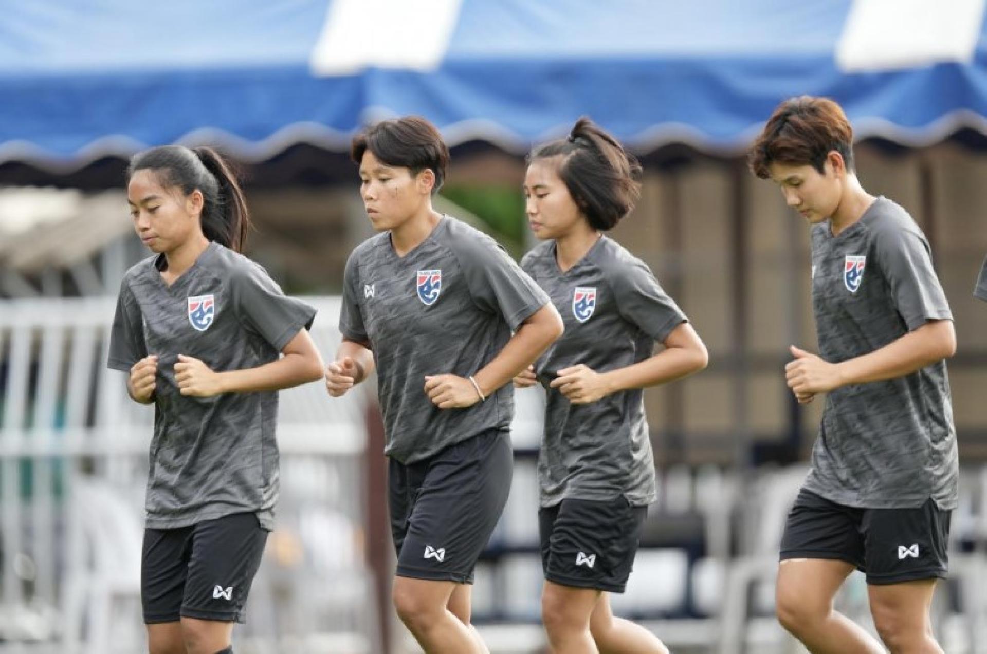 泰国球员为迎战伊拉克进行训练，备战2026年亚足联女子亚洲杯资格赛B组比赛。
