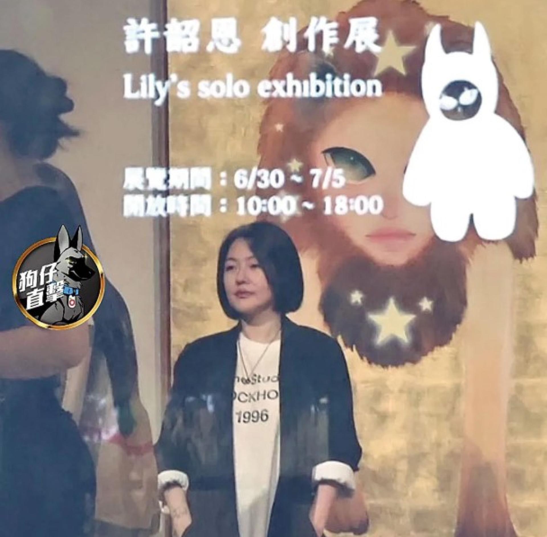 小S一身简约时尚打扮。