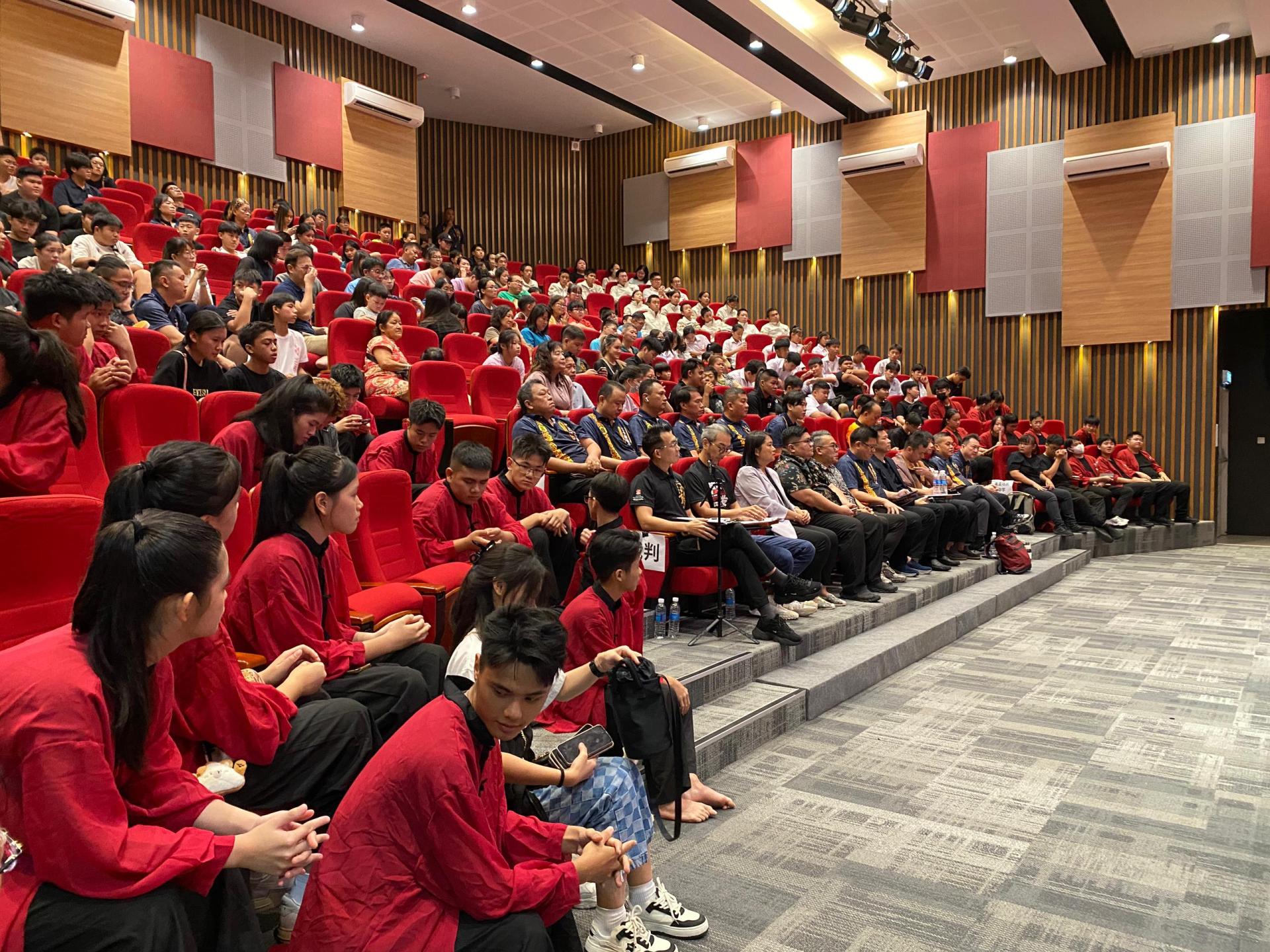 “婆罗洲二十四节令鼓卓越发展培训营”圆满落幕，来自各地的学校鼓队参与其中。