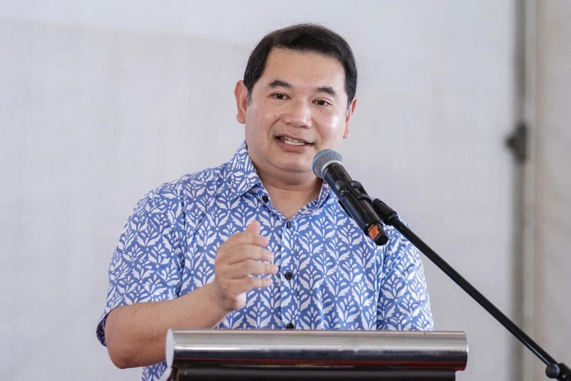 拉菲兹称，一些来自法律界的观点认为，联邦首席大法官及上诉庭主席也应像以往的其他法官一样，获得6个月的延长任期。