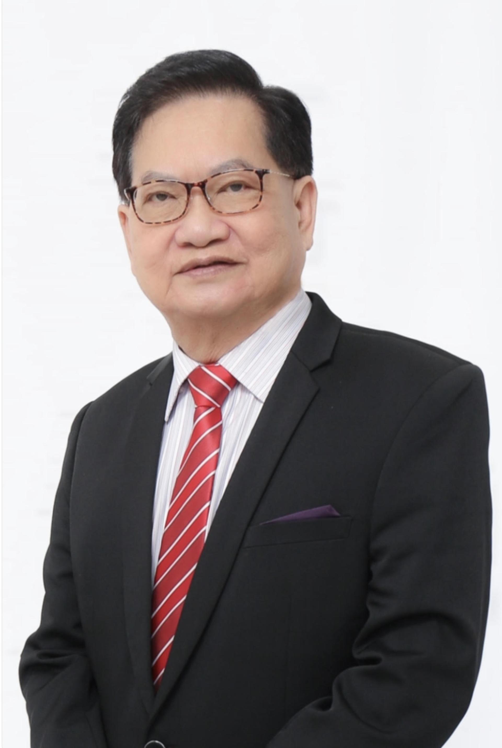 斯木省华总会长兼成邦江中华总商会会长拿督吴标生博士。