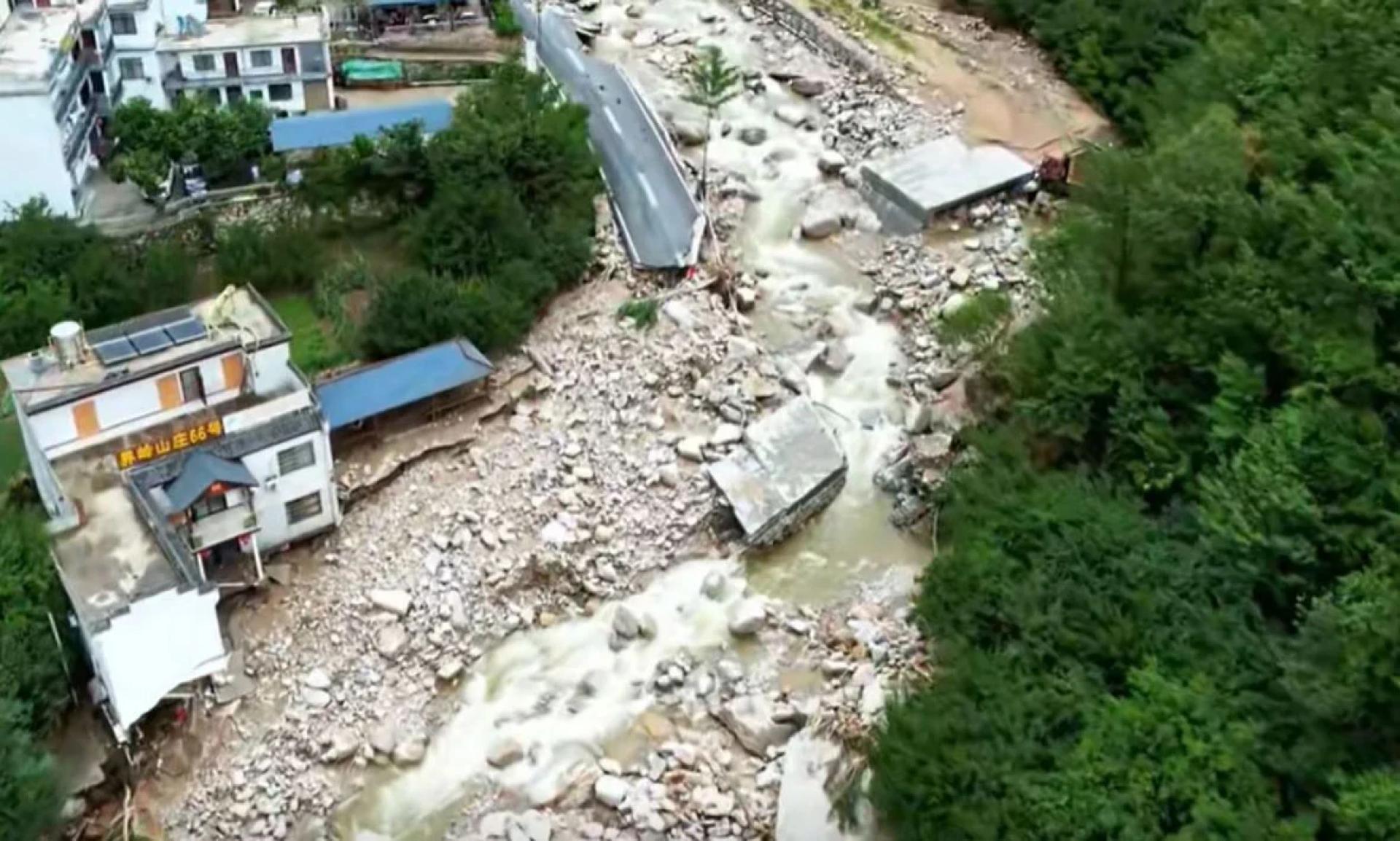 河南西峡县暴雨成灾。