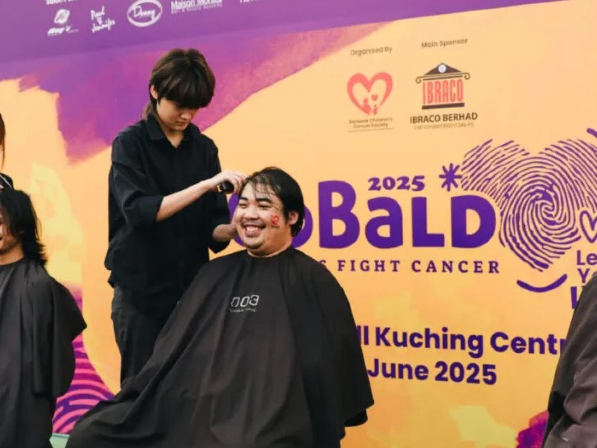 古晋一场近期举行的“GoBald”剃头活动，参与者合影。