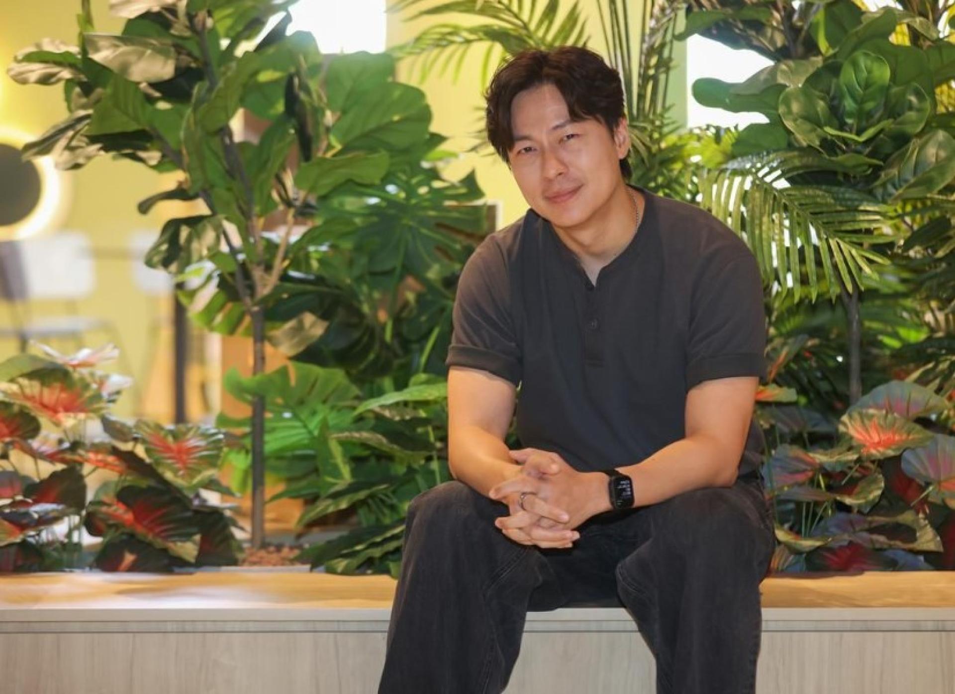 鹤天赐最近返新处理“房事”，接下来将到北京出席音乐创作营。