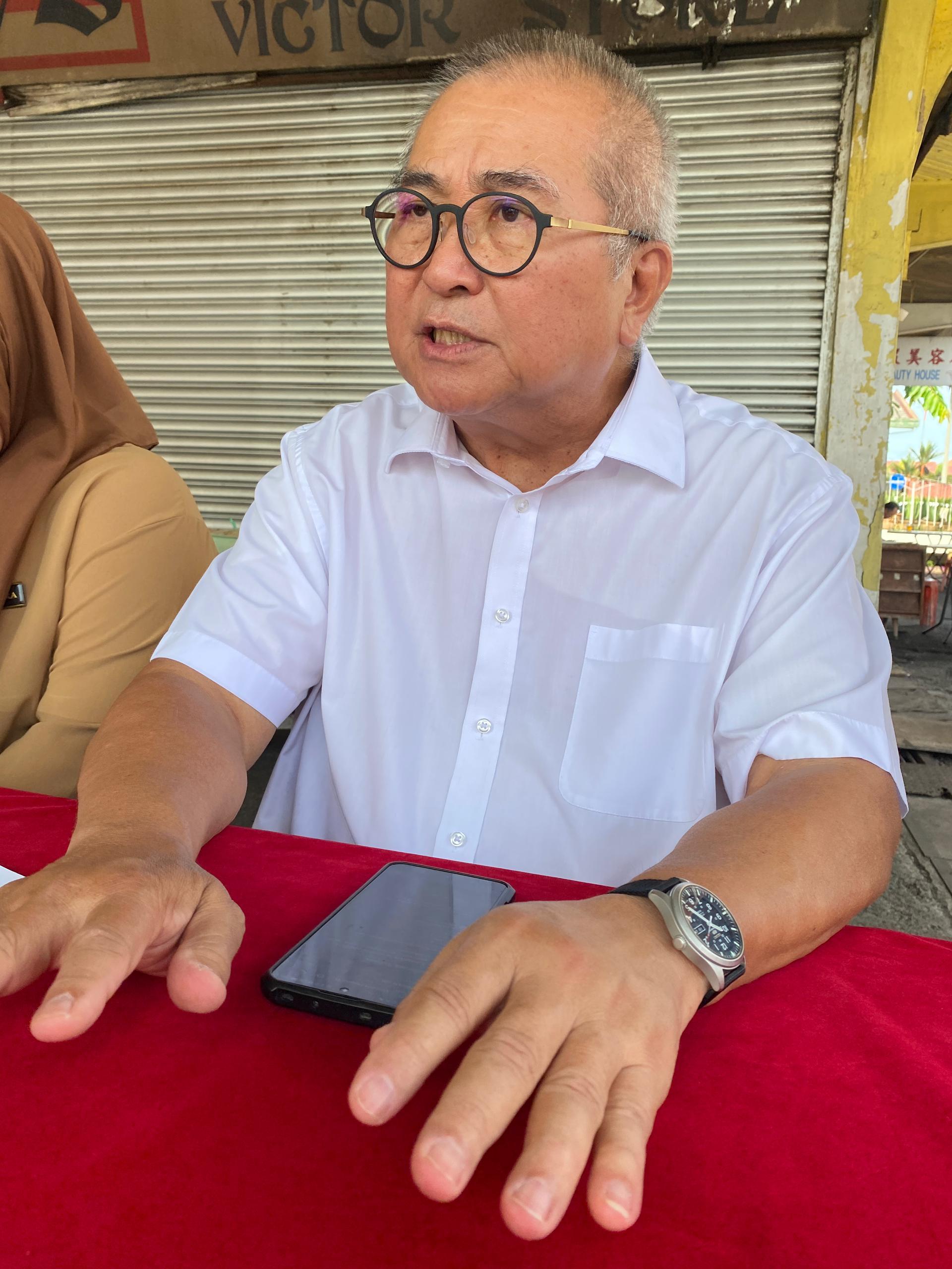 美里市长兼埔奕区州议员俞小珊在第7次“市政局会客日”活动上受访时，呼吁公众勿受政治操弄或误导性言论影响，理性看待整顿工作。
