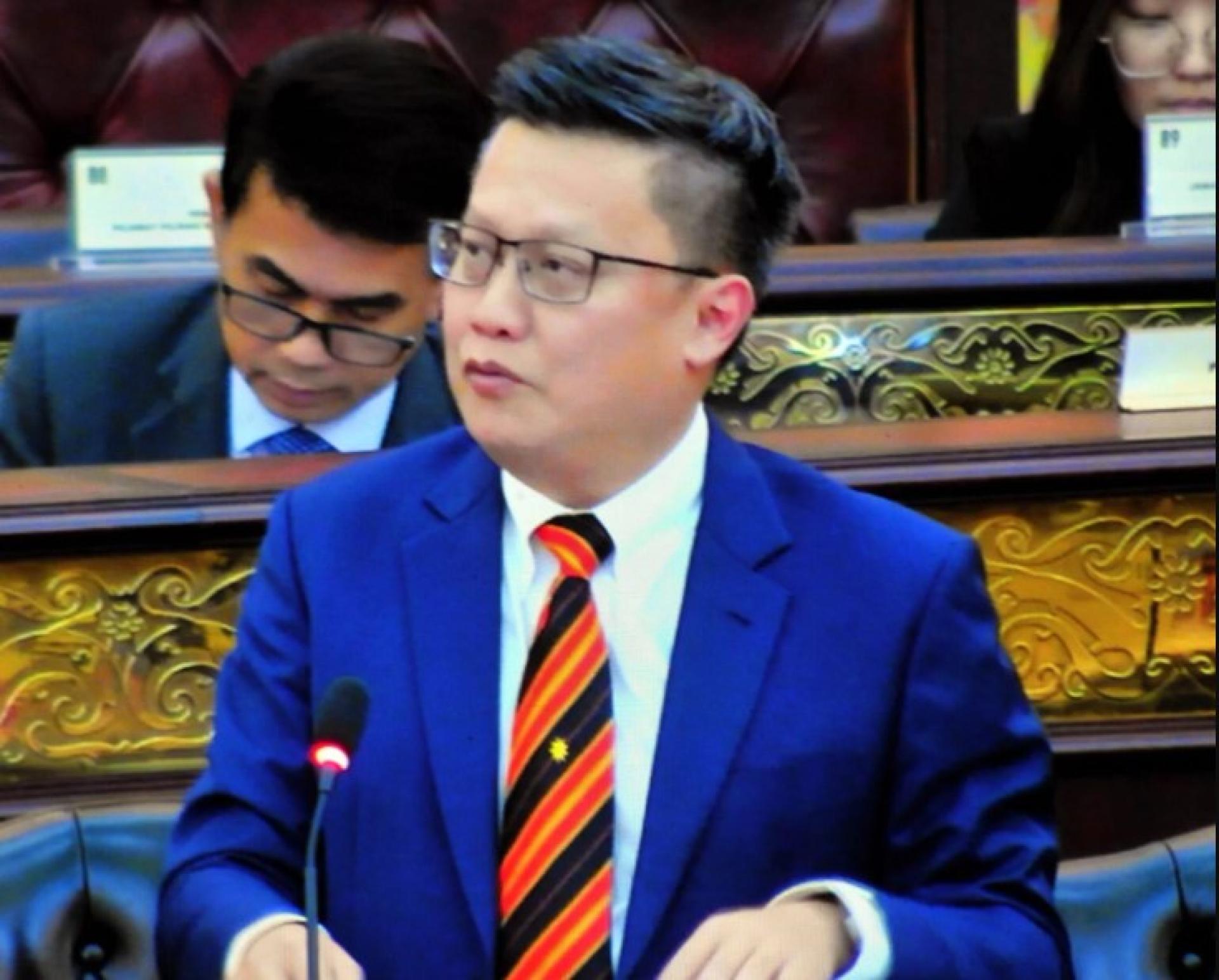 武吉阿瑟区州议员钱进一在州议会特别会议中发言支持增设议席法案。