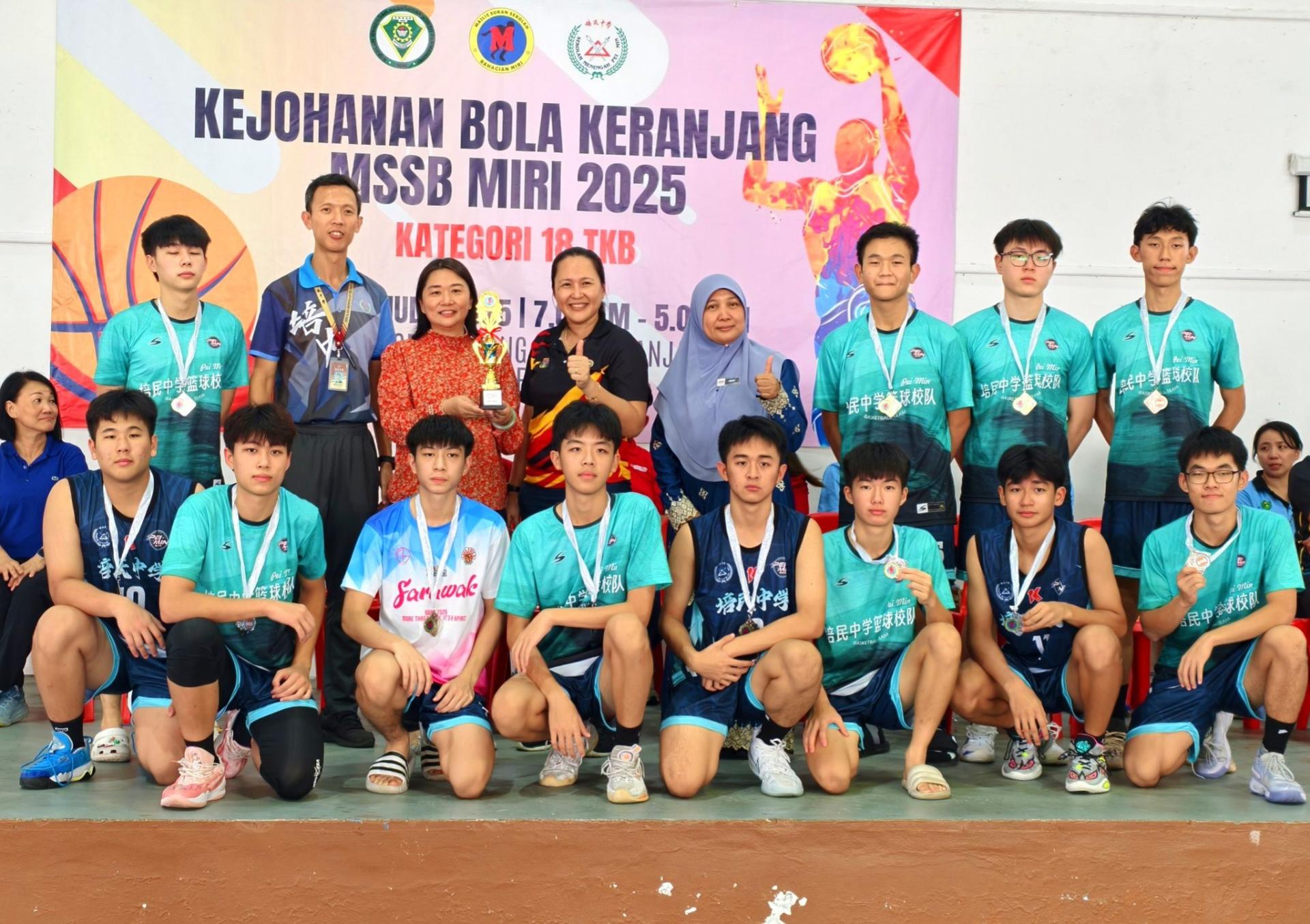 2025年美里学联篮球赛，培民中学男队获亚军。