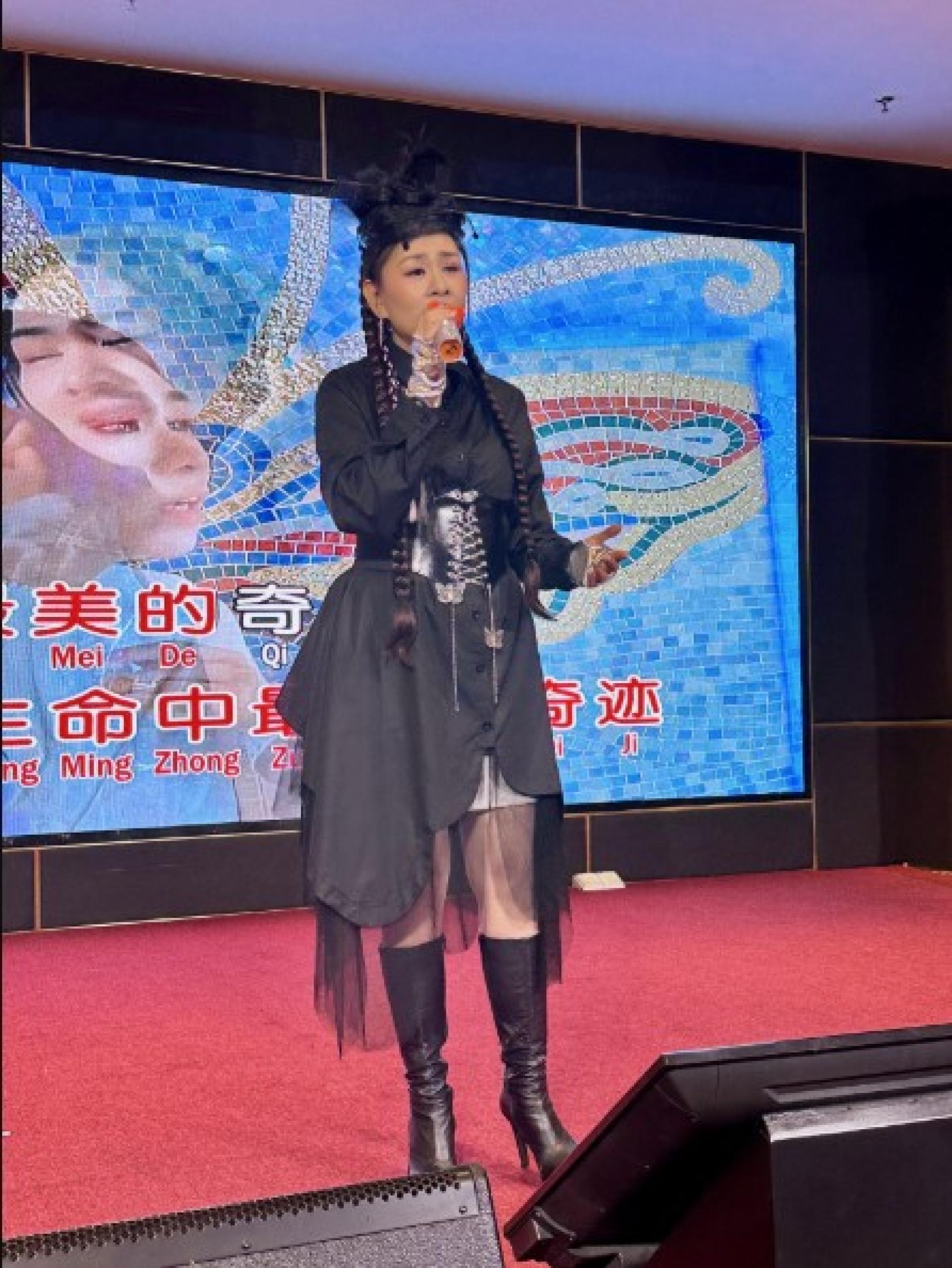 继《越坏越爱》及贺岁专辑《来来大团圆》后，本地歌手黄晓凤暌违半年，携全新个人专辑《你要的爱》重返乐坛。