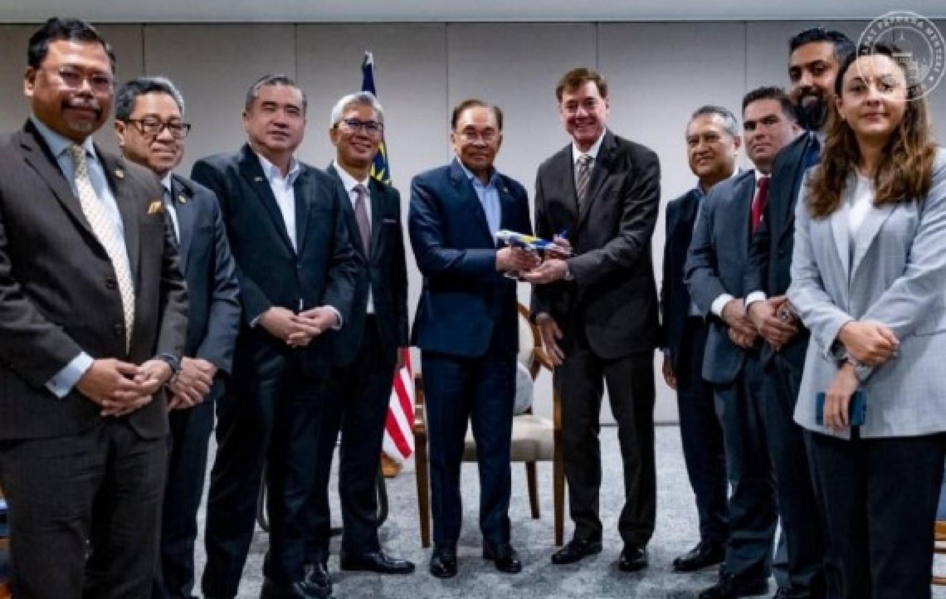 安华一行人会晤巴西飞机制造商Embraer航空工业公司领导。
