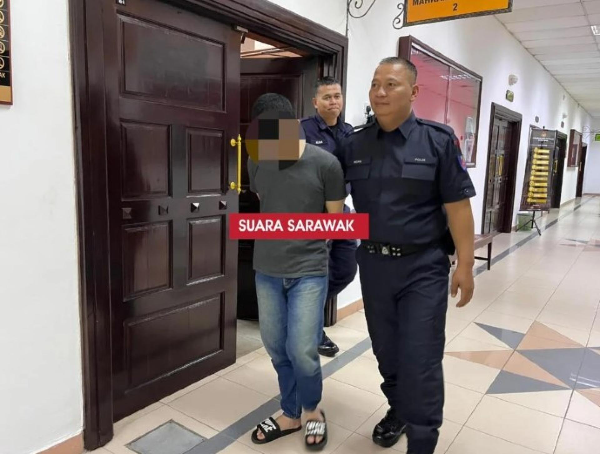 被告被警方人员带离第二地方法庭。
