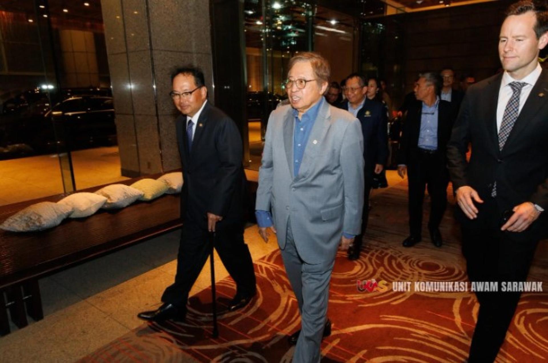 Abang Johari bersama-sama rombongan Kerajaan Sarawak tiba di Tokyo, Jepun semalam bagi menghadiri Persidangan Hidrogen Asia Dunia 2025.