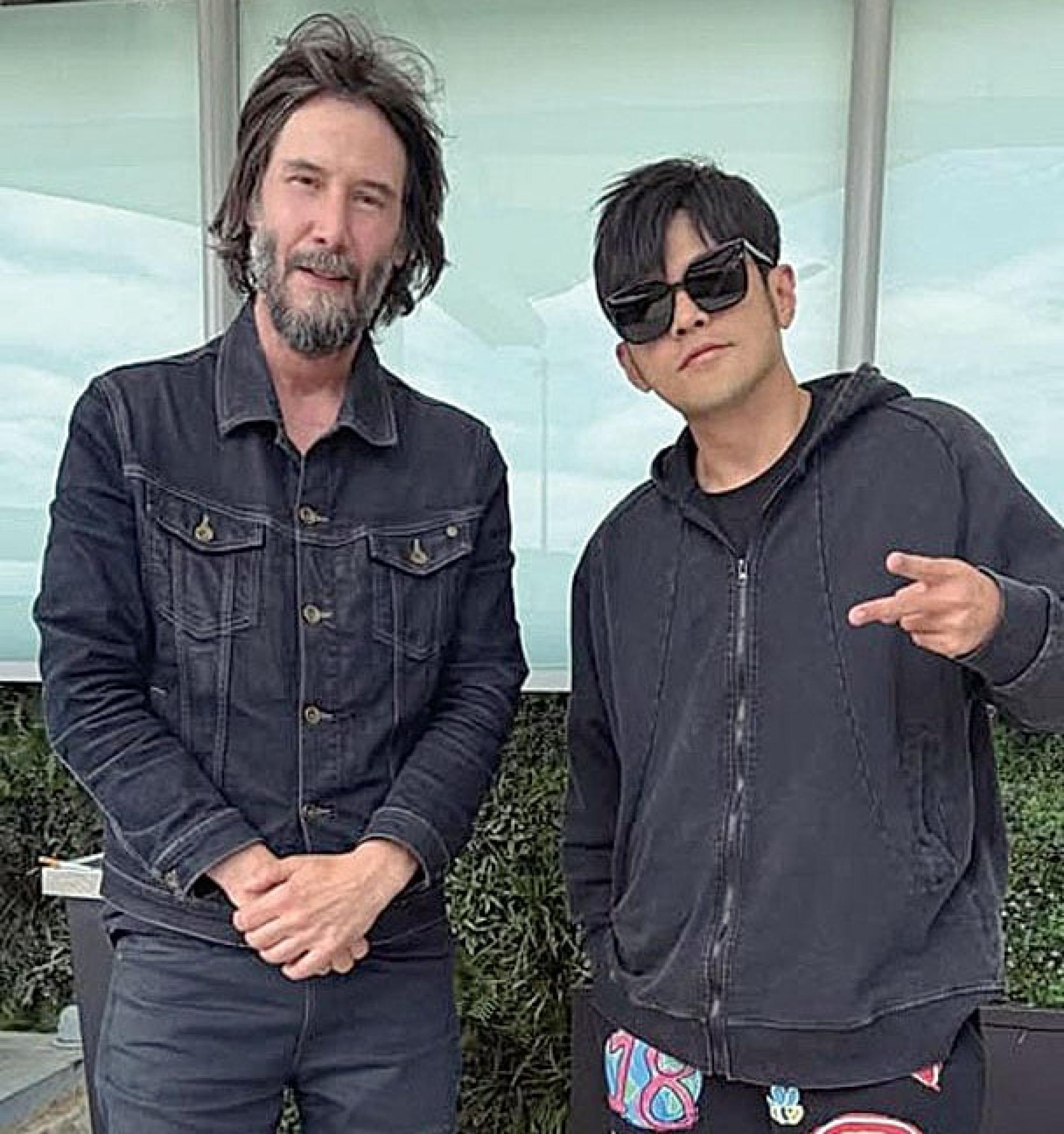 周杰伦大赞奇洛李维斯为人随性。