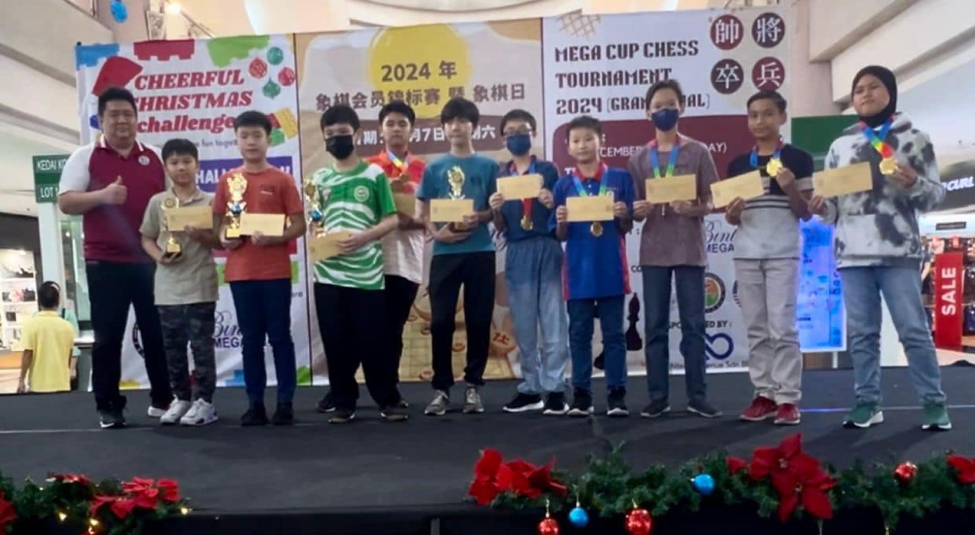 U12西洋棋优胜者大合照。