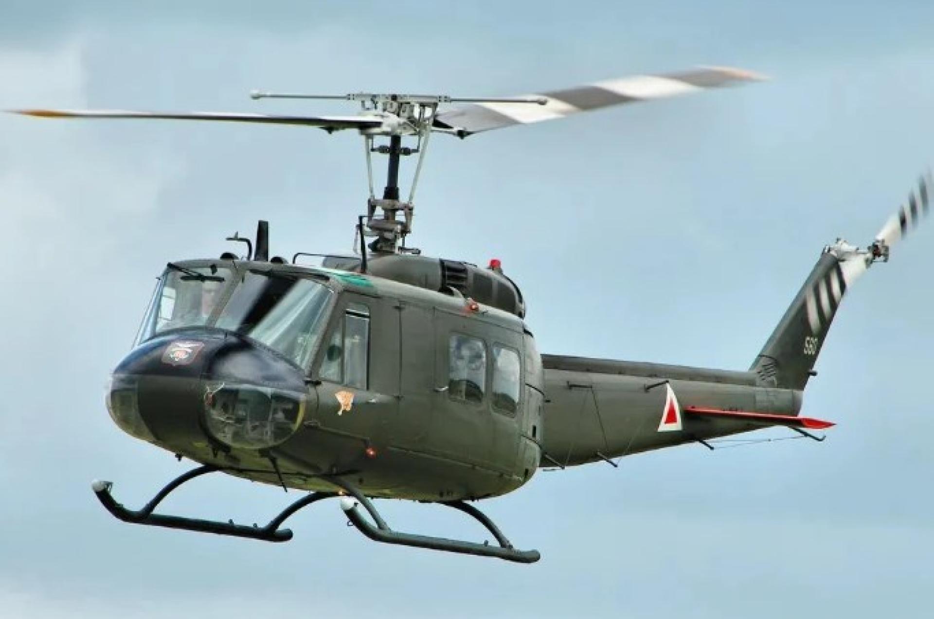 发生相撞事故的同类型UH-1多用途直升机。（档案照）