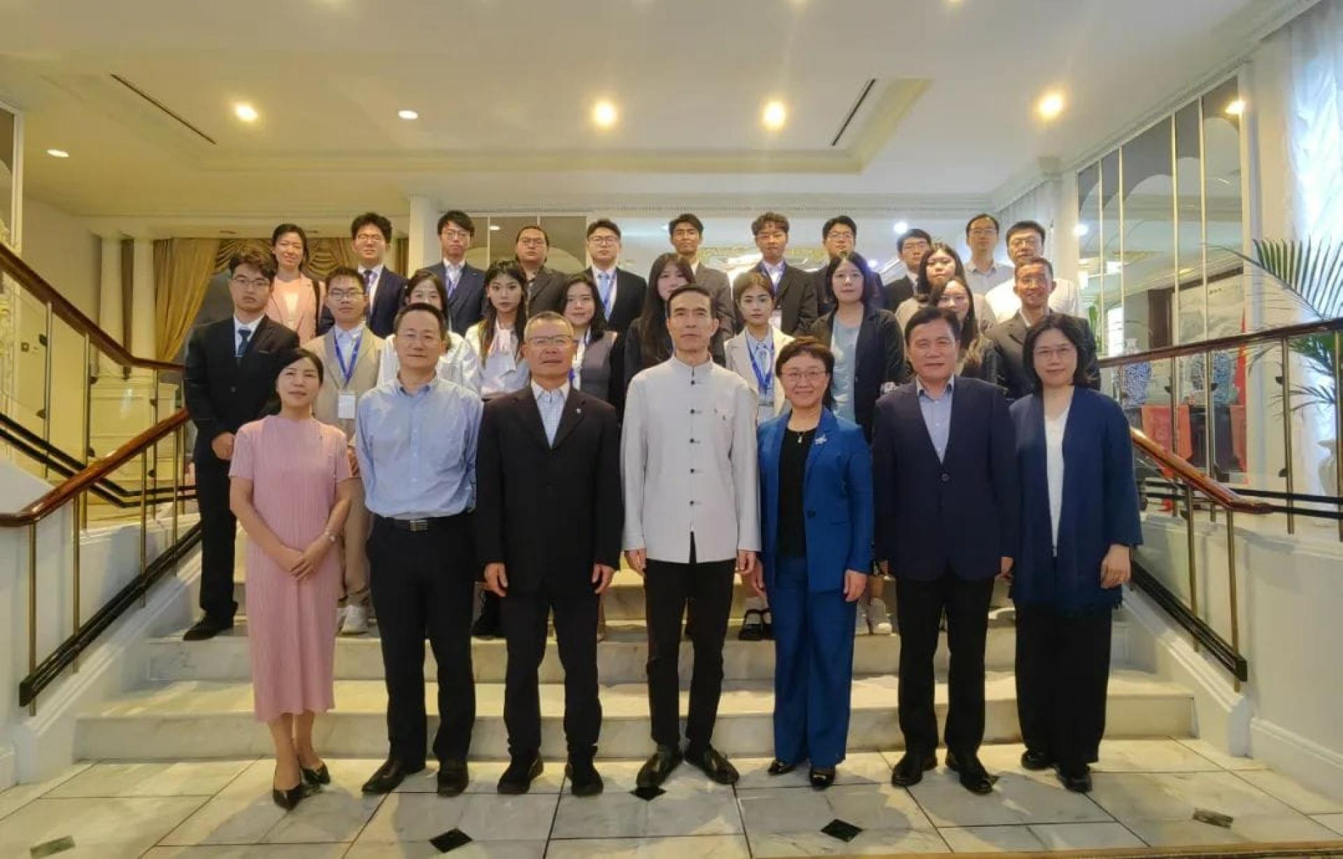 肖建国大使与中国代表团员合影