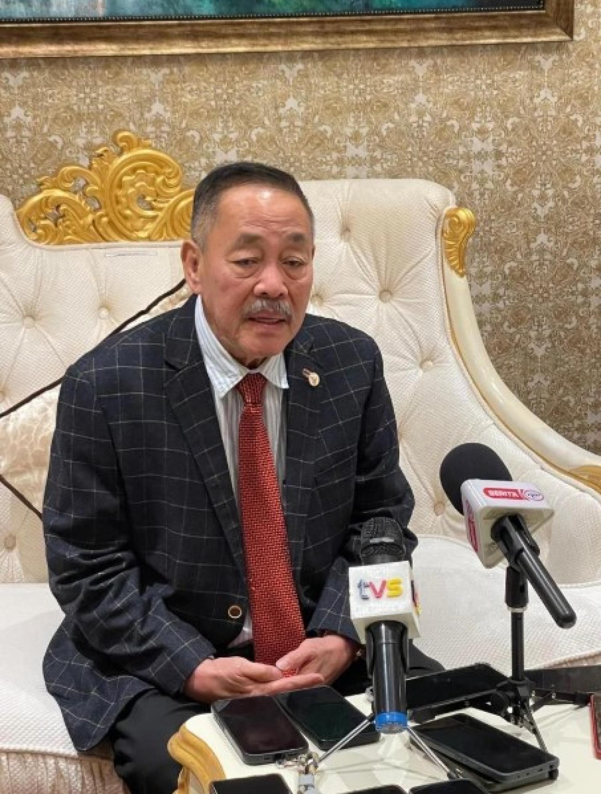 罗伦沙嘉接受媒体访问时发言。