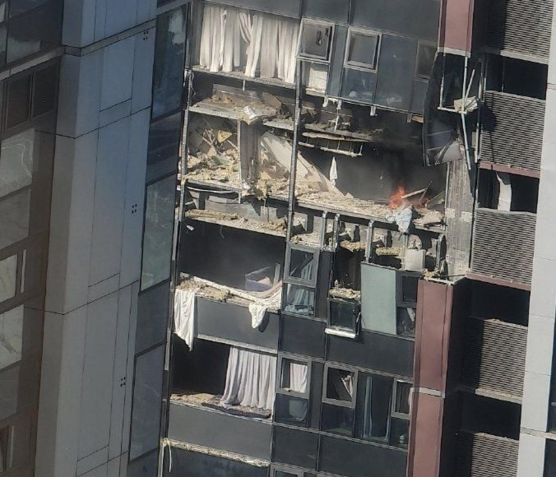 中国深圳市一座住宅楼发生爆炸，造成1人死亡，目前明火已扑灭。