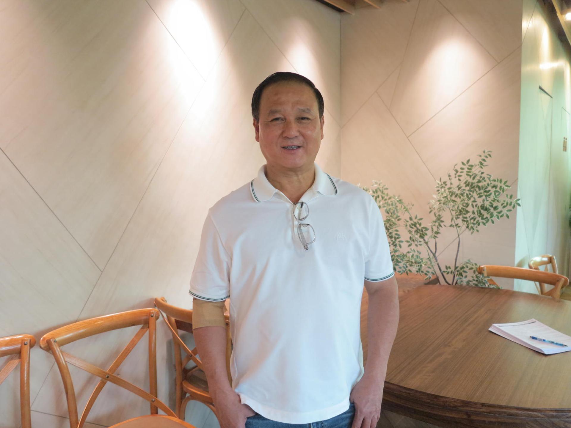 邱福金接受媒体采访时摄