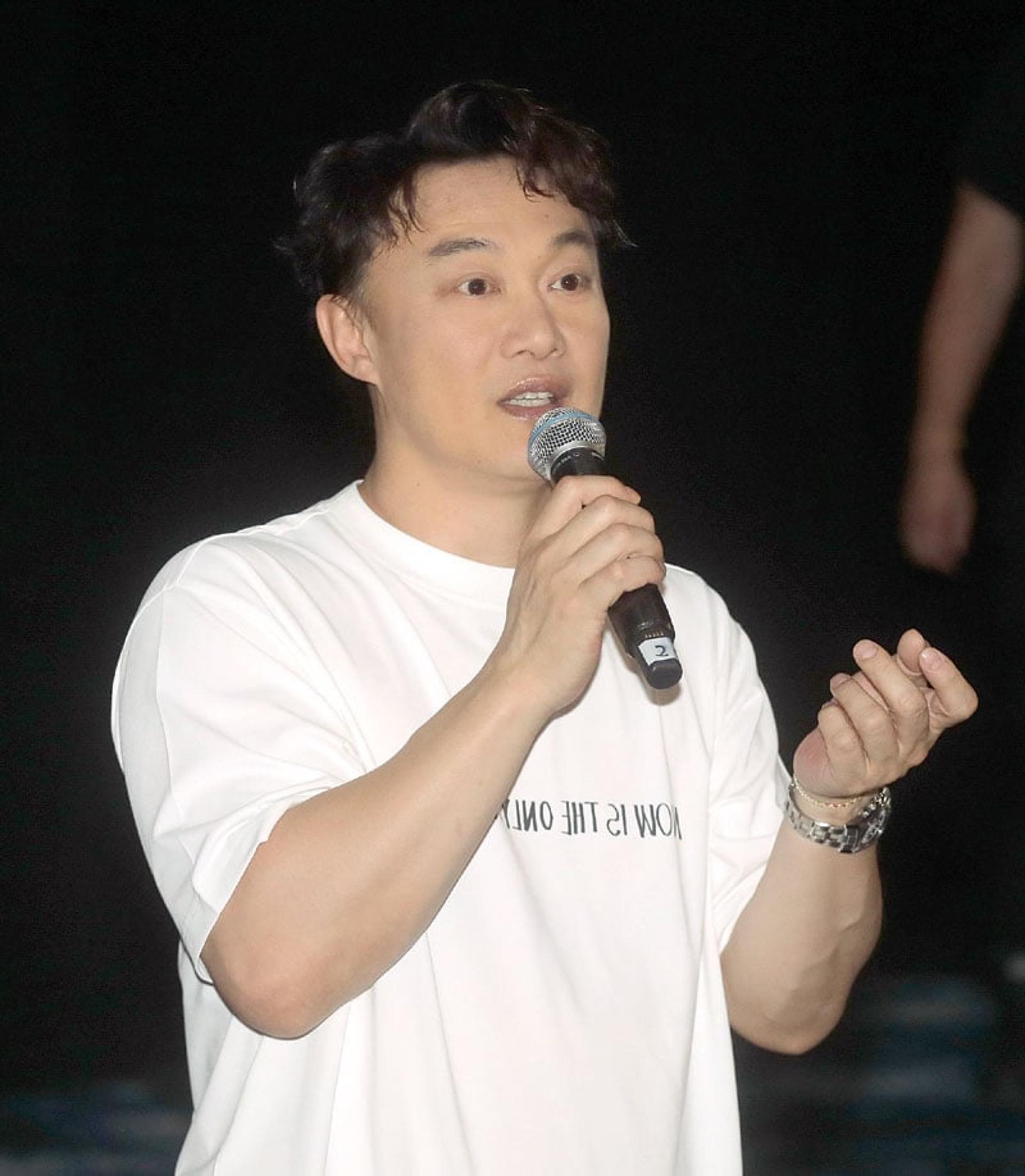 陈奕迅说，希望透过这个纪录片让大家看到巡演背后的点滴，以及为什么会创作这主题的巡演，期间所学到的东西，启发，发生意外时如何去应对等。