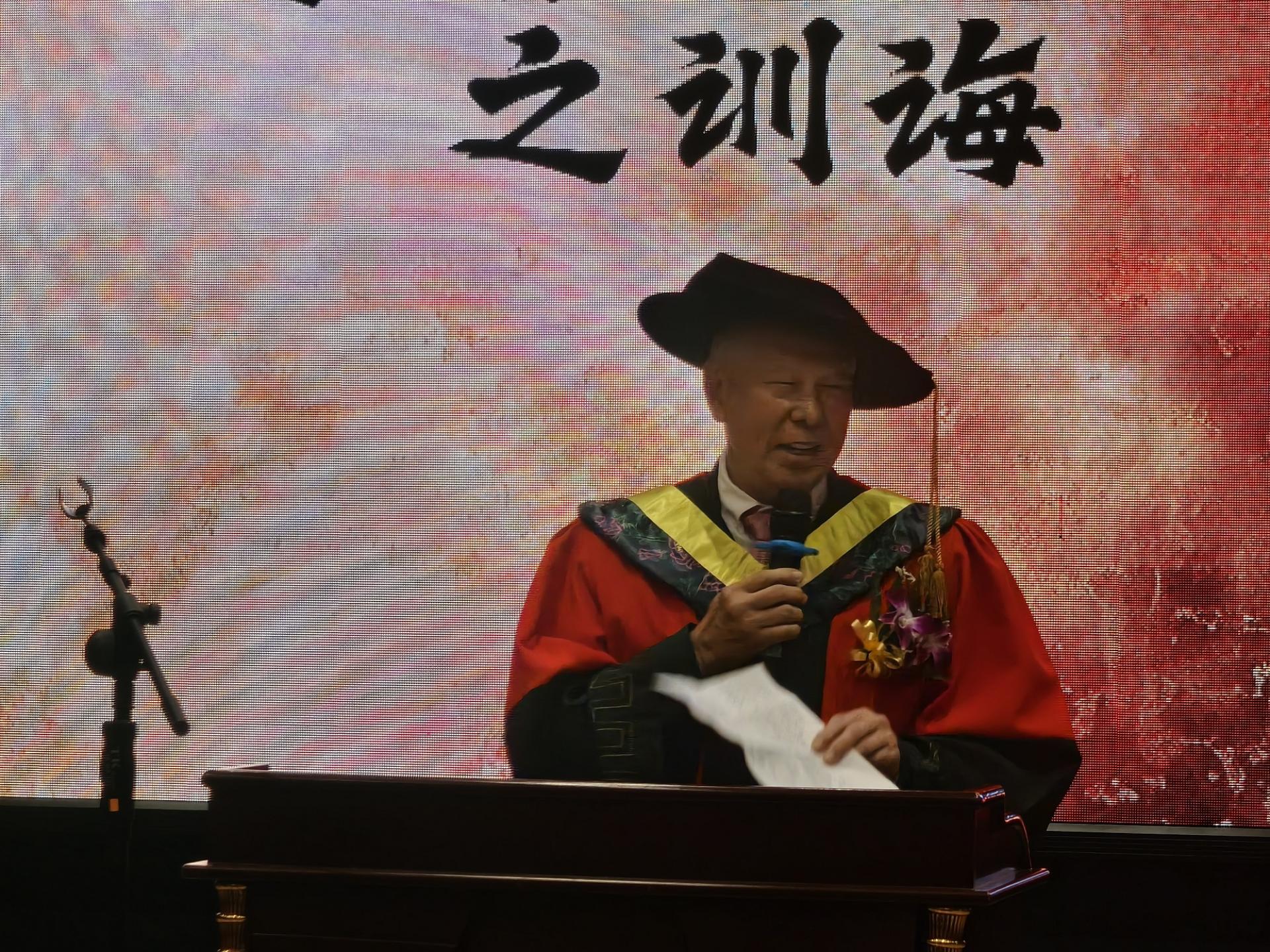 陈超耀提醒学生，父母和师长的关爱弥足珍贵。
