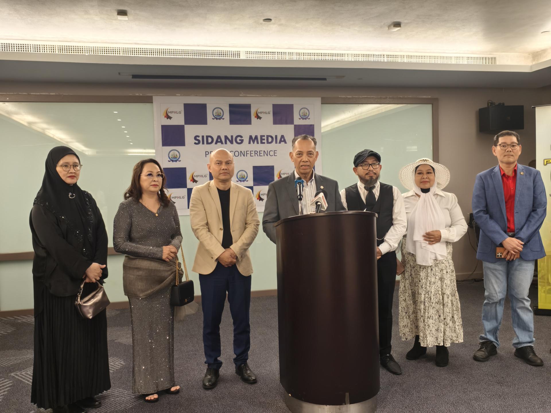 砂公共卫生、房屋及地方政府部副部长（地方政府）拿督朋光曼吉呼吁民众守时纳税。