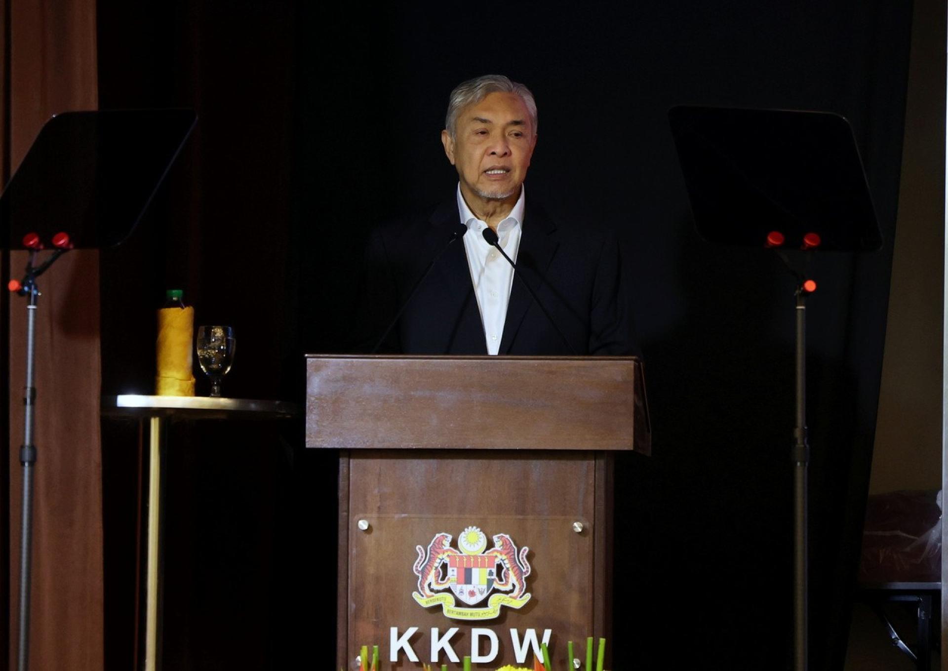 阿末扎希：于2027年，我国每个县至少一所特殊幼儿园，专为自闭症儿童提供教育。
