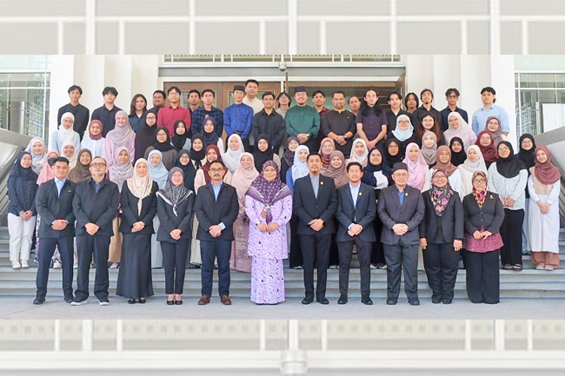 出席Generasi Ber-MIB 计划者合影