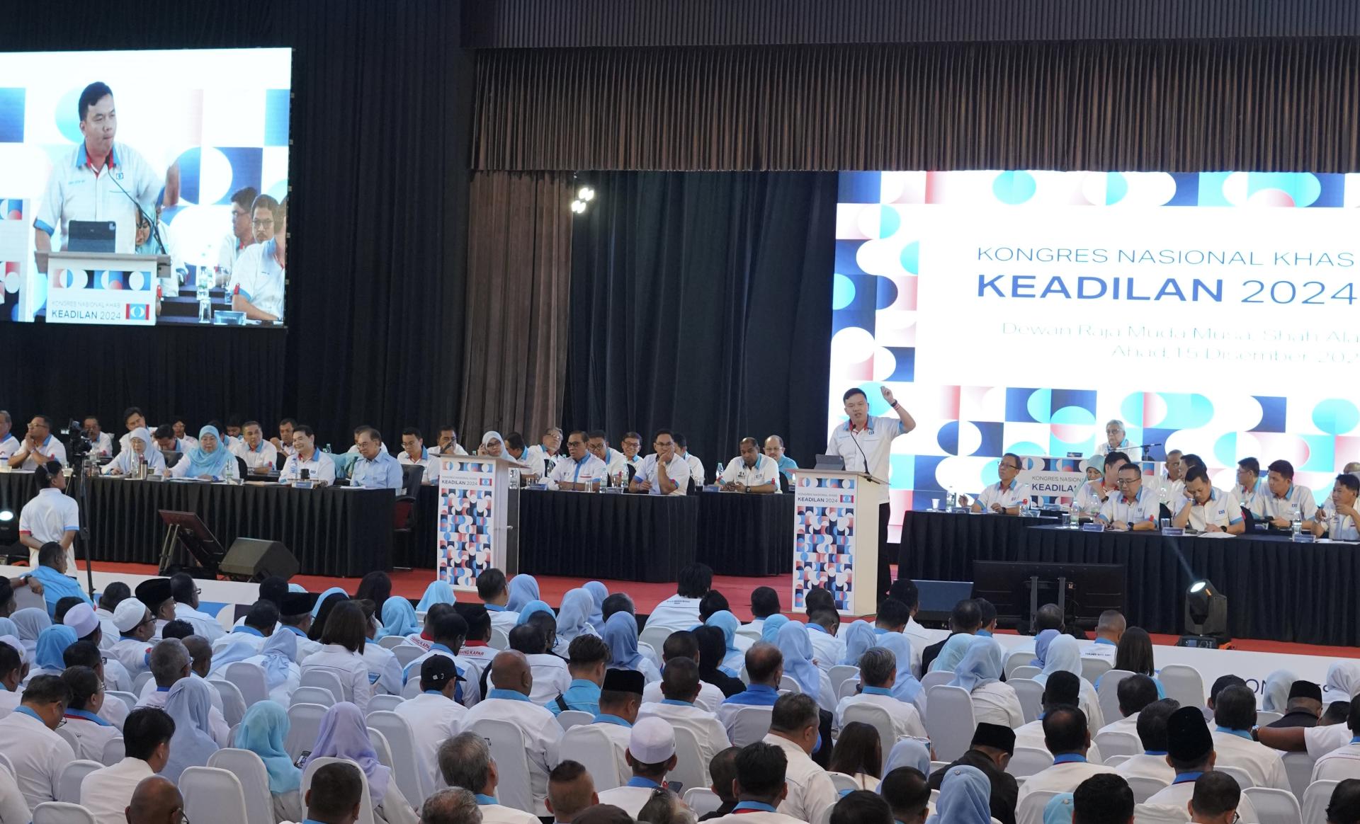 赵俊文代表砂拉越人民公正党参与该党的特别大会，并担任讨论环节的发言人。