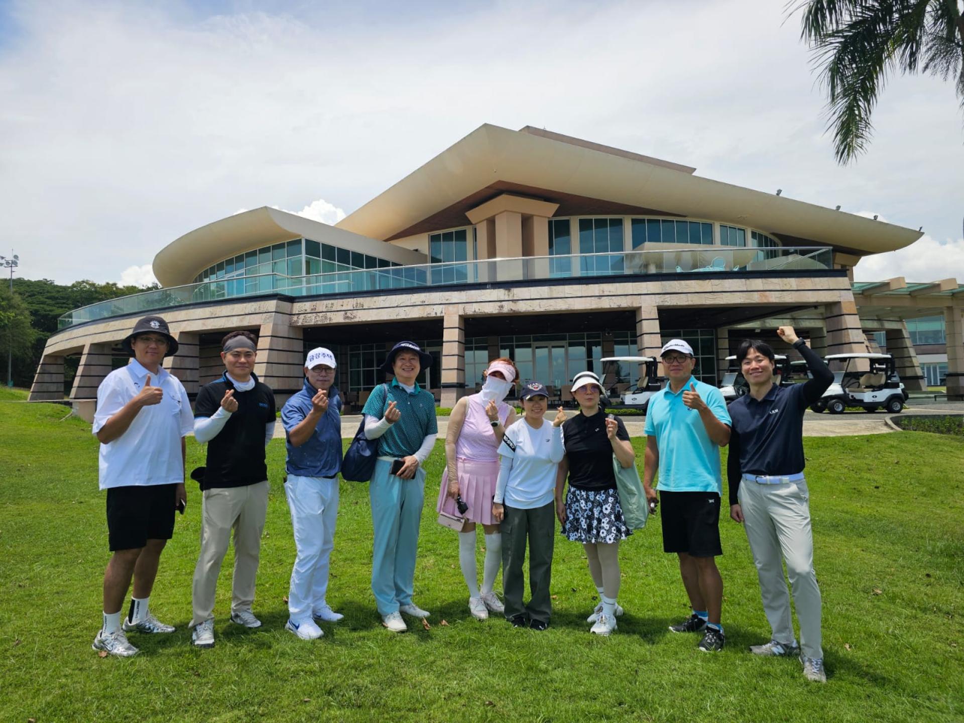 韩国旅游业者参观高尔夫球场设施