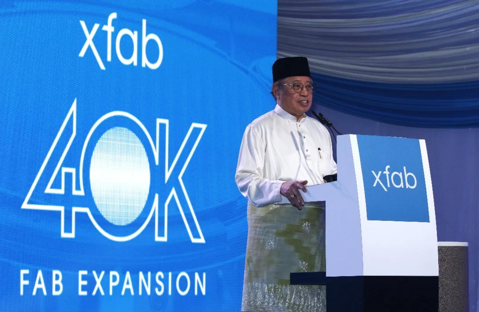 MANDAT... Abang Johari berucap pada perasmian Bangunan Tambahan Baharu X-FAB Sarawak di Sama Jaya High Tech Park, hari ini.