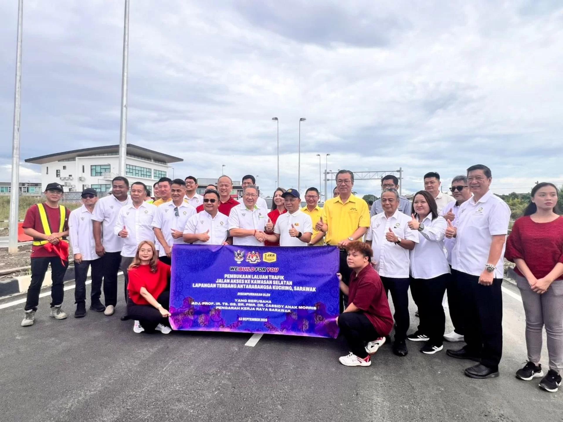 Kuching South City Council (MBKS) Mayor Datuk Wee Hong Seng (centre) , Cassidy, and Kota Sentosa assemblyman Wilfred Yap (in yellow) along with contractors and officials pose for a group photo during the soft opening of the road.