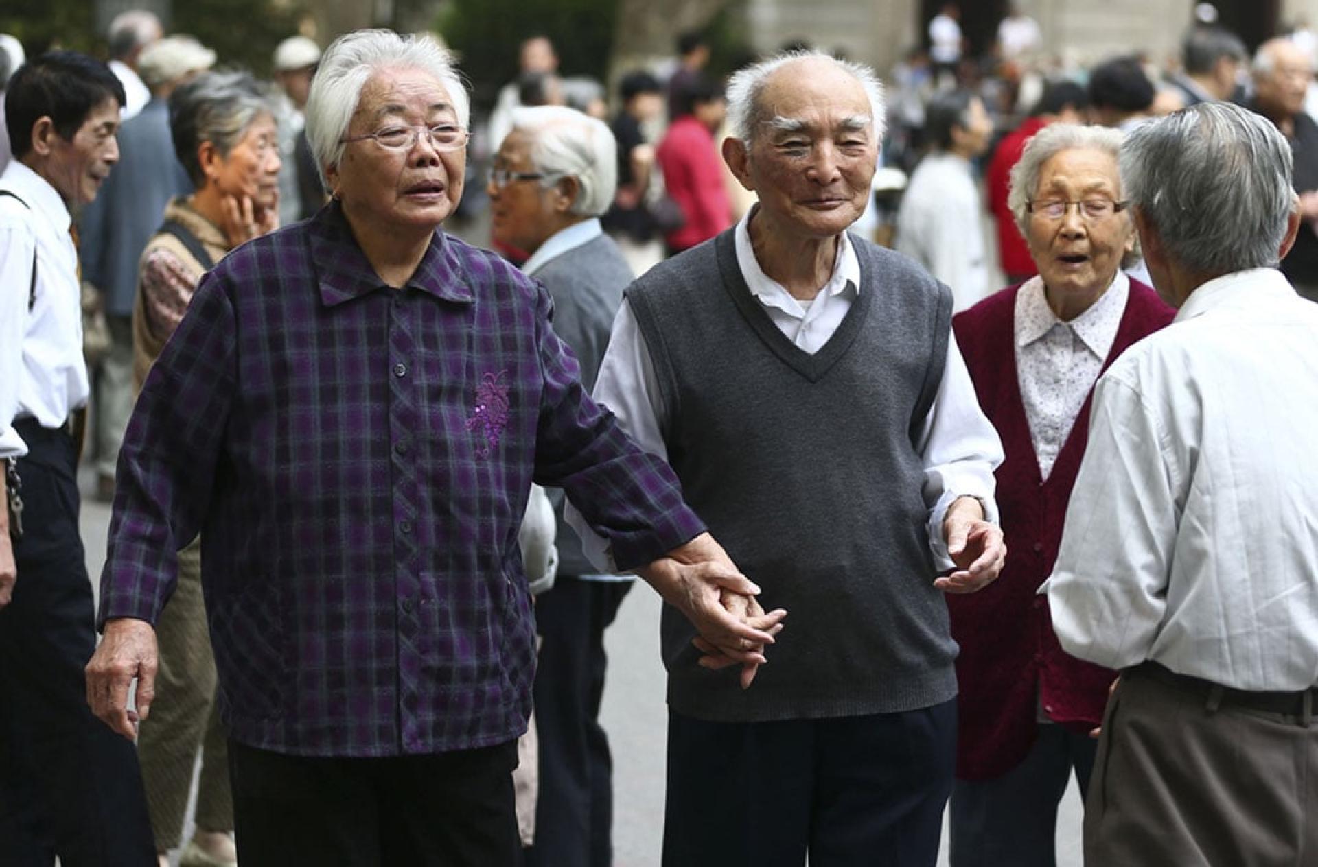 香港当局8月推算，到2046年中，届时65岁或以上老人占整体人口36%。