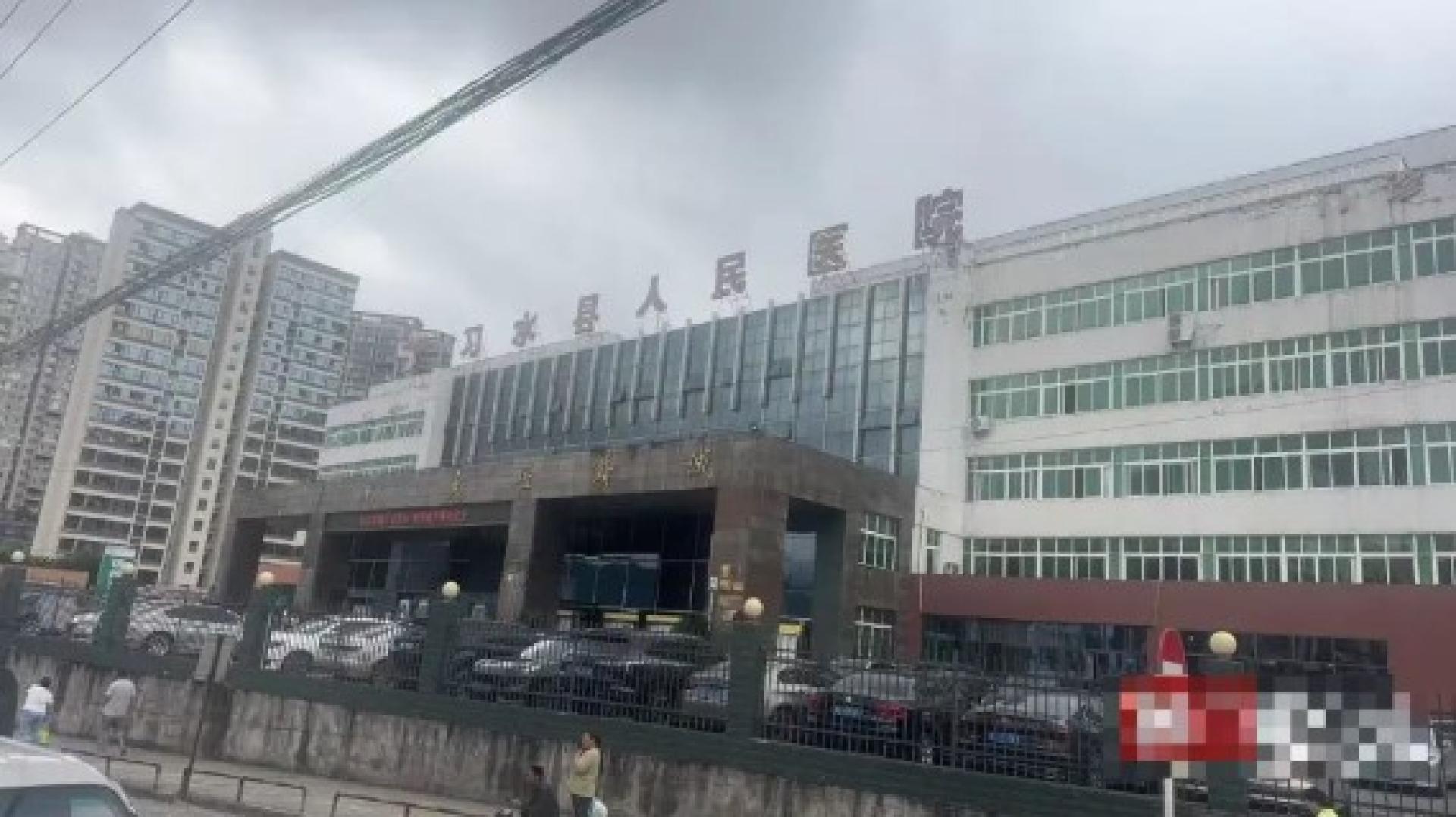 当局通报，截至21日下午5时，共有136人住院观察治疗，患者症状为发热、腹痛及腹泻，目前病情体征稳定。