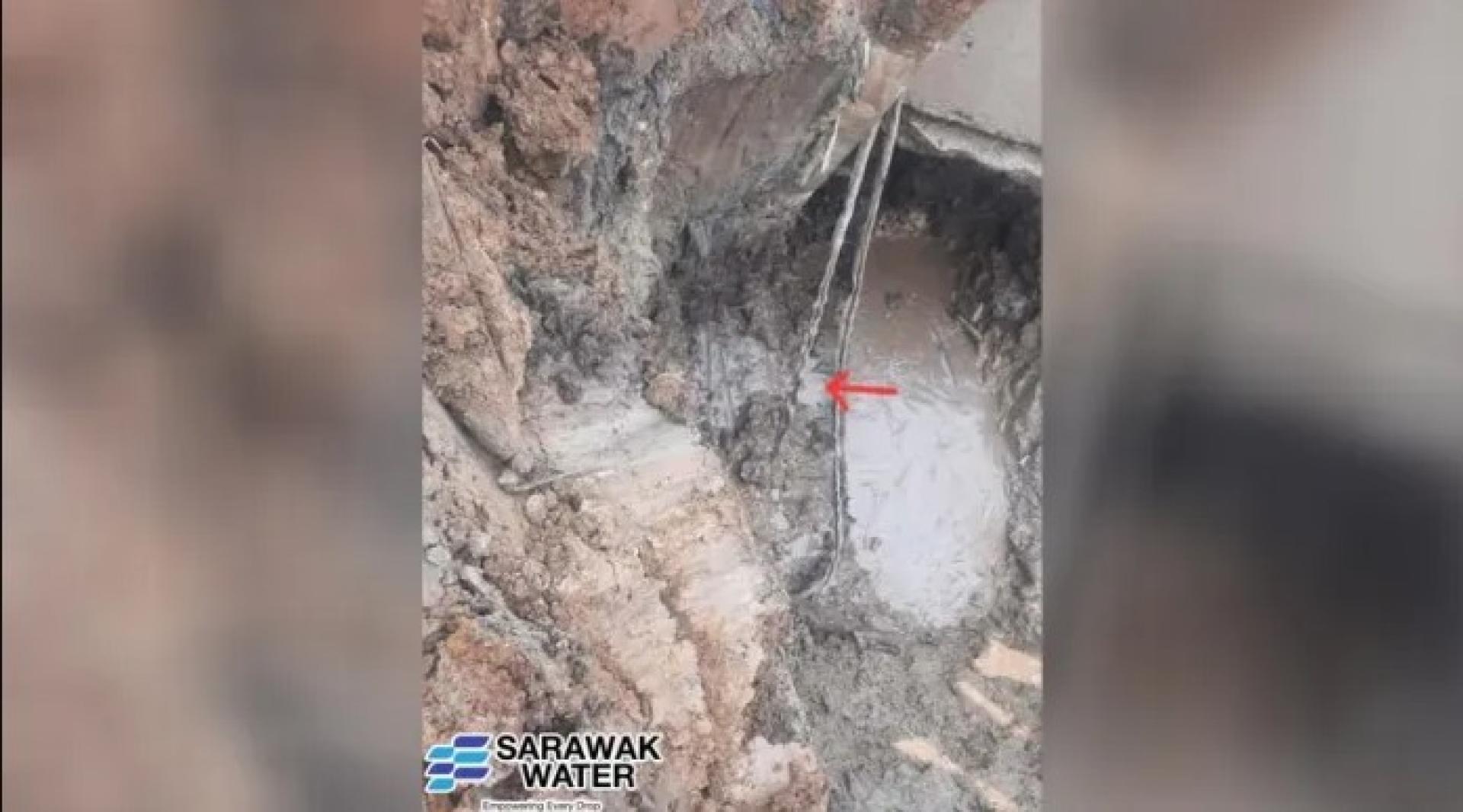 古晋加拿路受损的输水管。（照片由砂水务有限公司提供）