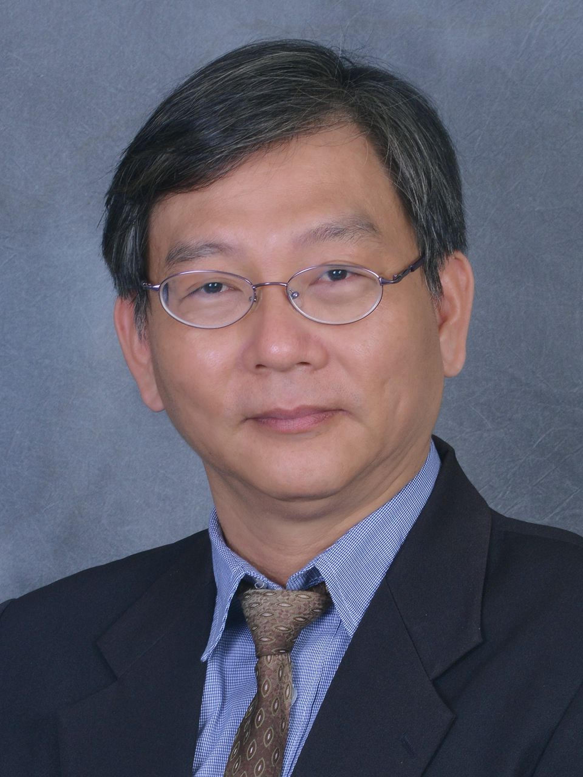 郭建忠在砂元首敦丕显斯里旺朱乃迪79岁华诞庆典中，获颁犀鸟之星丞官奖章（PBK），以表扬他多年来在公共事务、教育及社会服务领域的贡献。