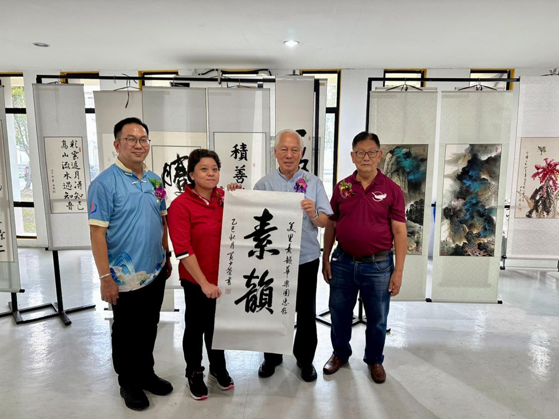 古晋书法大师黄少荣赠予廉律中学素韵华乐团之作品。