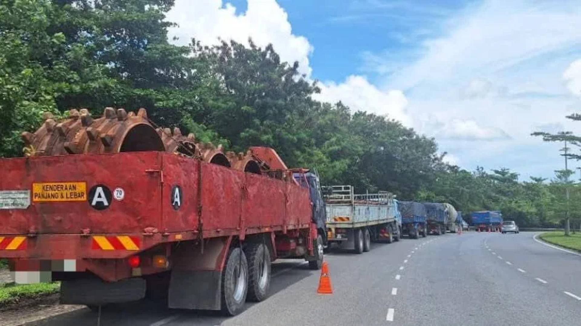 Jabatan Pengangkutan Jalan (JPJ) Sarawak meneruskan tindakan tegas terhadap kegiatan lori membawa muatan berlebihan melalui pelaksanaan Ops Khas Gempur Kenderaan Perdagangan.
