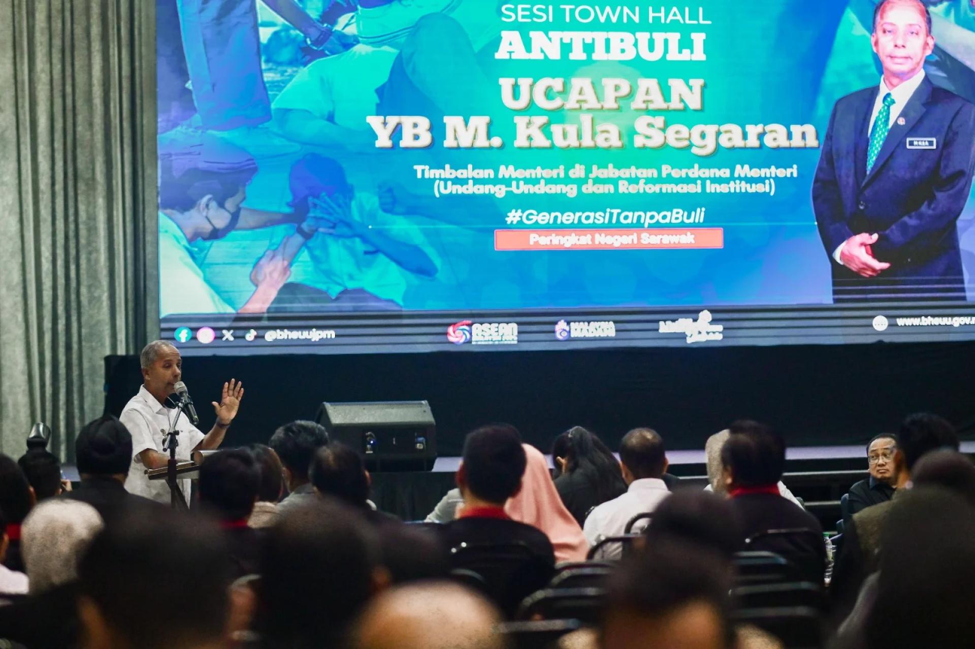 M. Kulasegaran bercakap pada Dialog Awam Antibuli #GENERASITANPABULI Peringkat Sarawak, di sini, hari ini.